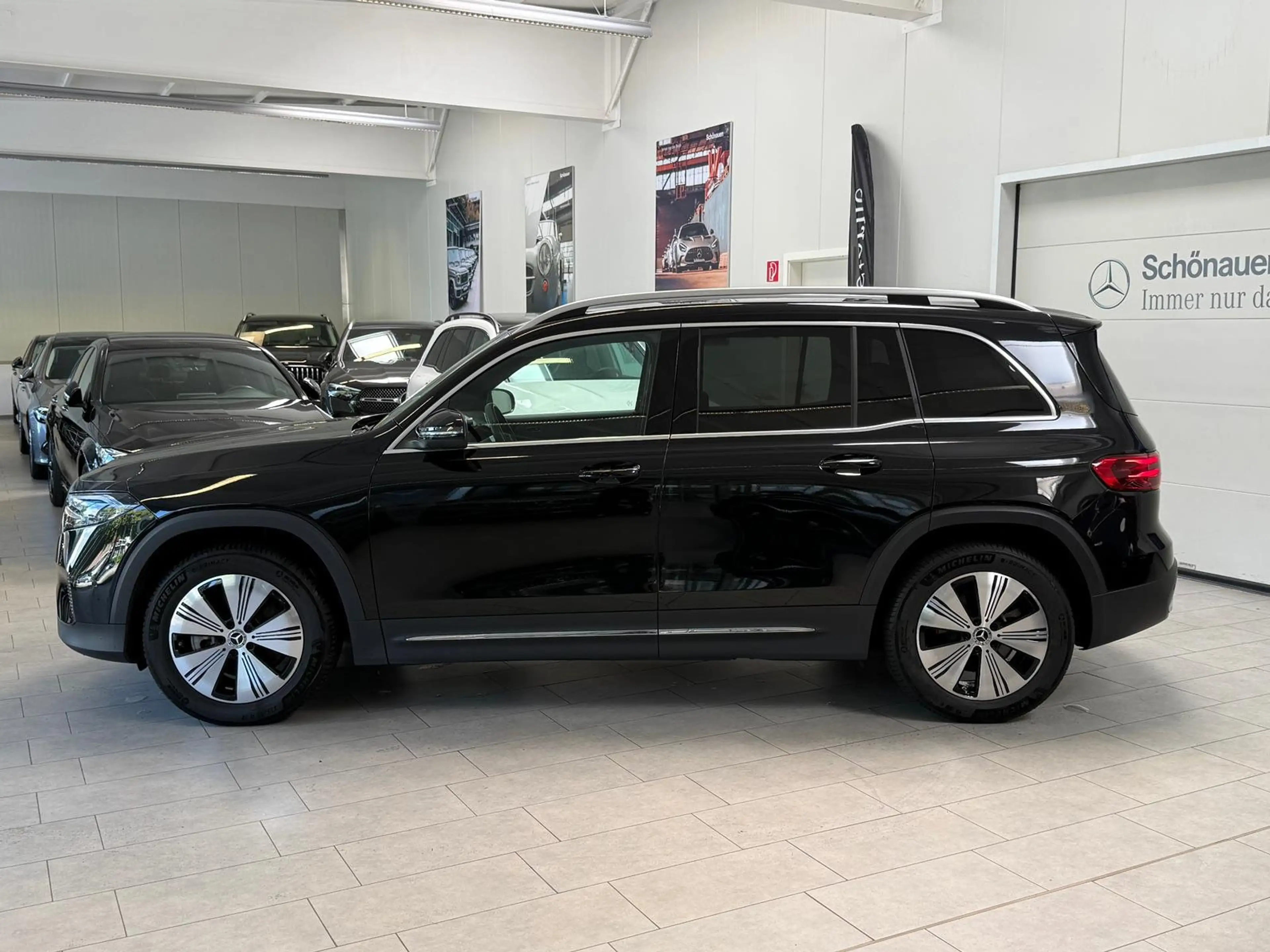 Mercedes-Benz EQB 300 4M Progressive PANO+KAMERA+TOTW+CARPLAY — photo 3