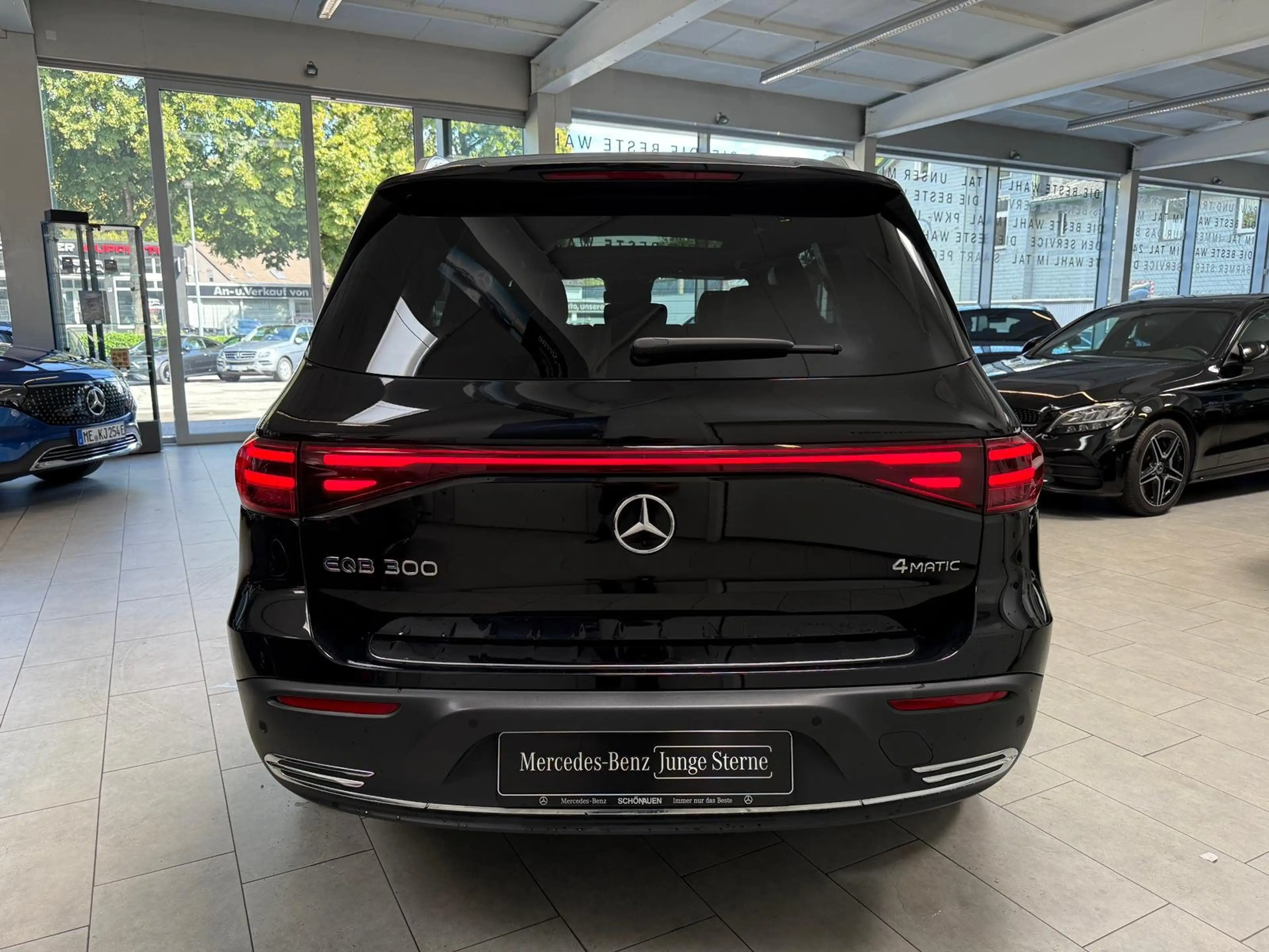 Mercedes-Benz EQB 300 4M Progressive PANO+KAMERA+TOTW+CARPLAY — photo 4