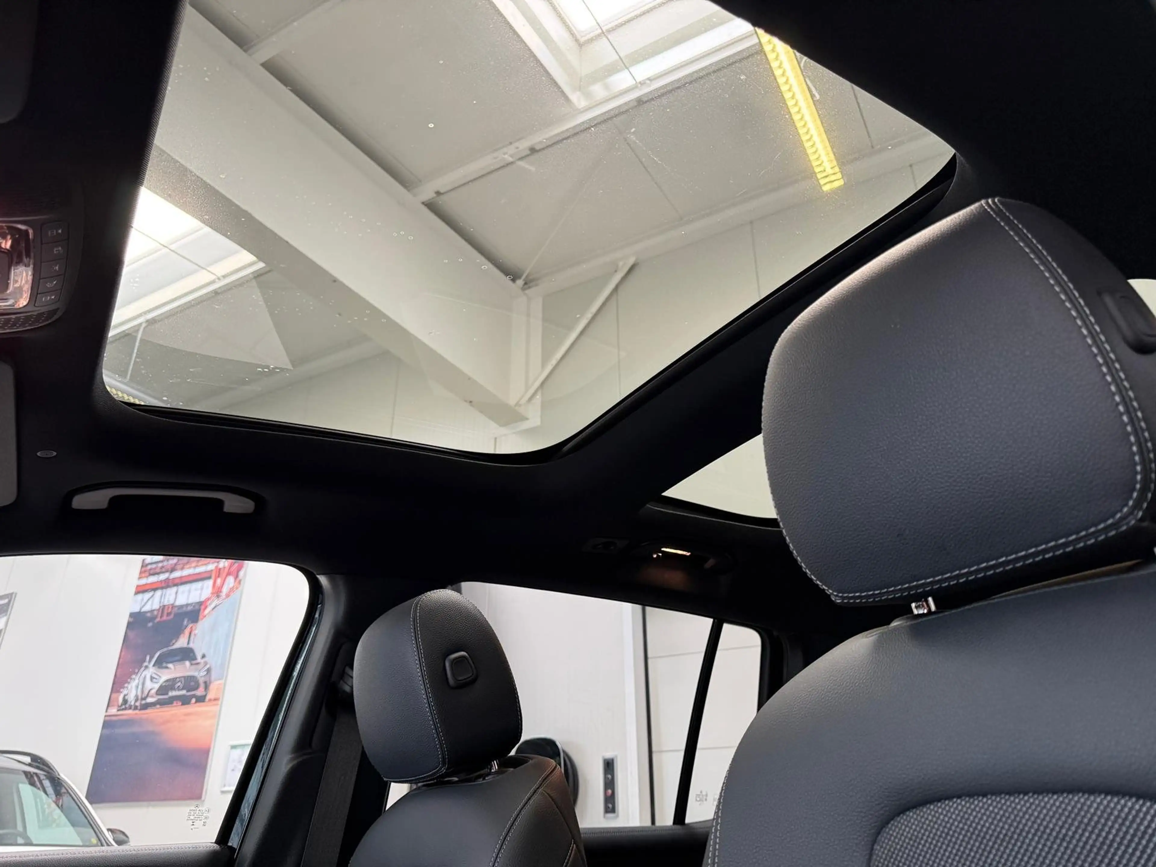 Mercedes-Benz EQB 300 4M Progressive PANO+KAMERA+TOTW+CARPLAY — photo 12