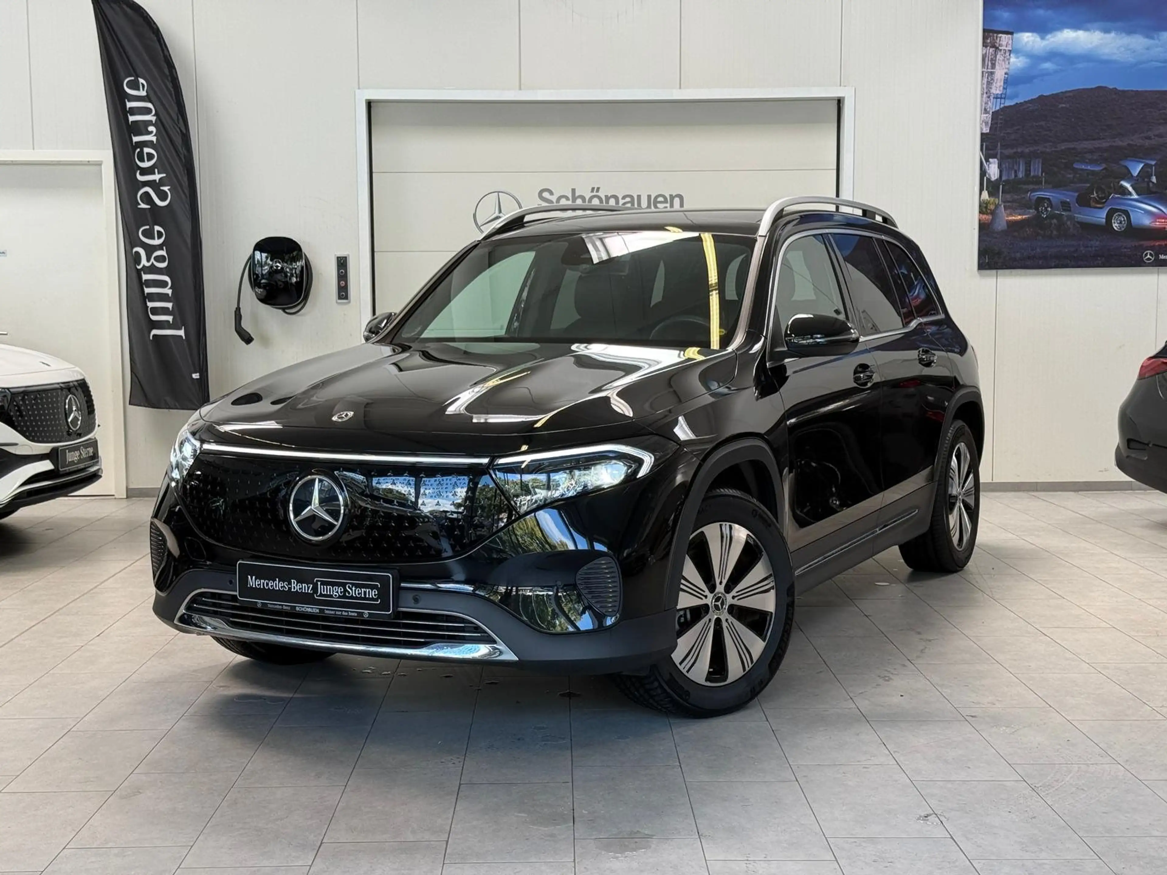 Mercedes-Benz EQB 300 4M Progressive PANO+KAMERA+TOTW+CARPLAY — photo 2