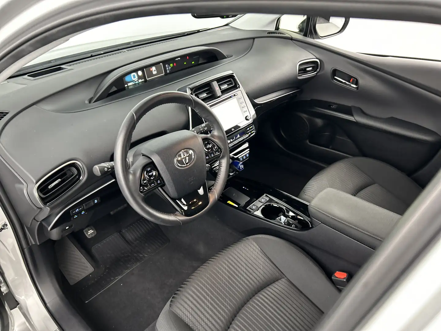 Toyota Prius 1.8 Dynamic/JBL Soudsyst./Stoelv/Navi/BTW/A.Came/K Gris - 2