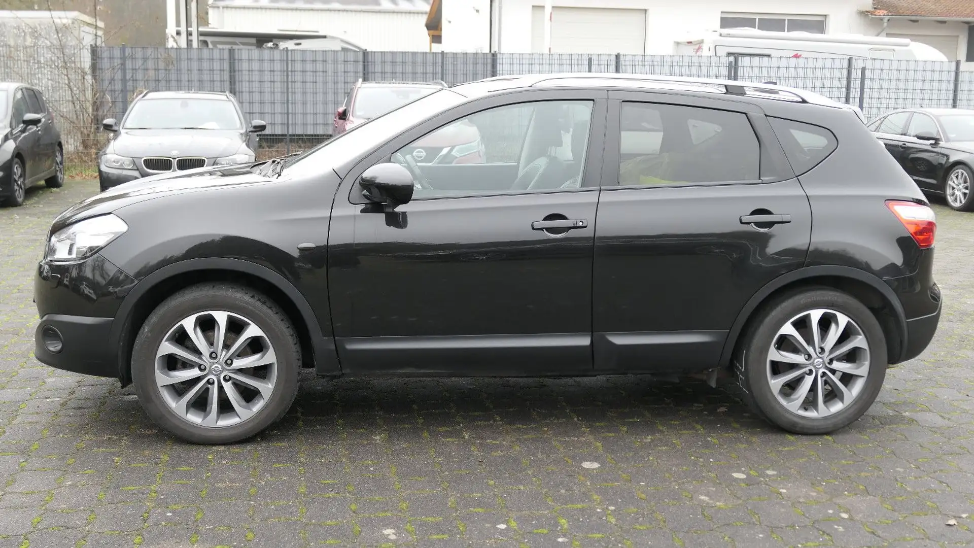 Nissan Qashqai Tekna/360°/BOSE/AHK/Panorama Schwarz - 2