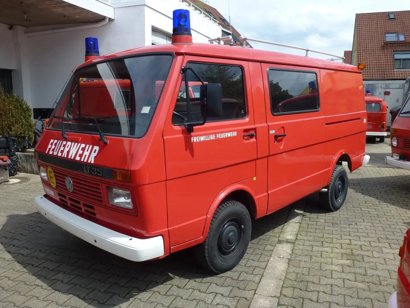 Volkswagen LT LT 35 2 Schiebetüren, Heckklappen, 1. Hand Rot - 1