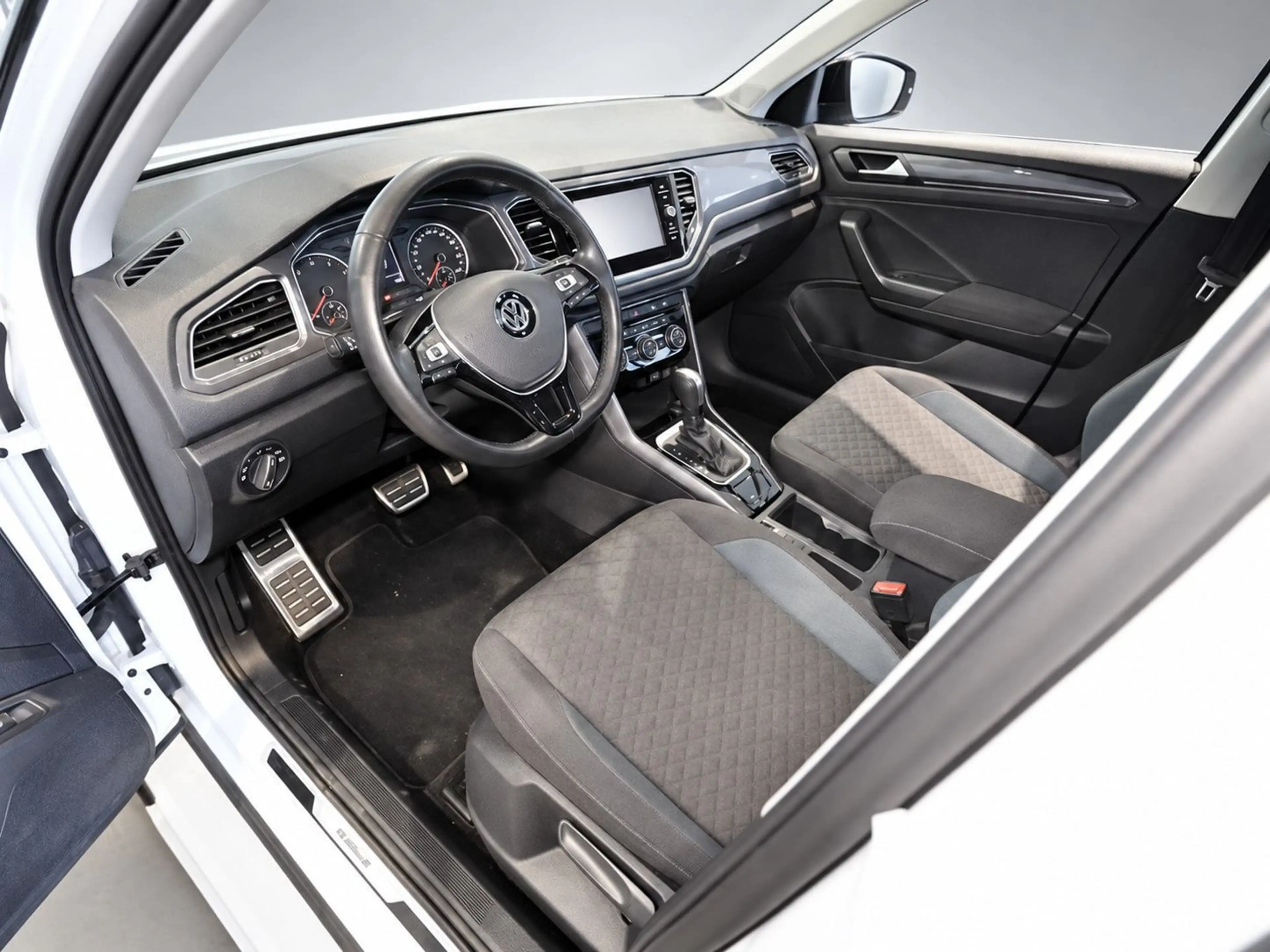Volkswagen T-Roc 1.5 TSI IQ.DRIVE DSG Navi+ACC+RearView — photo 10
