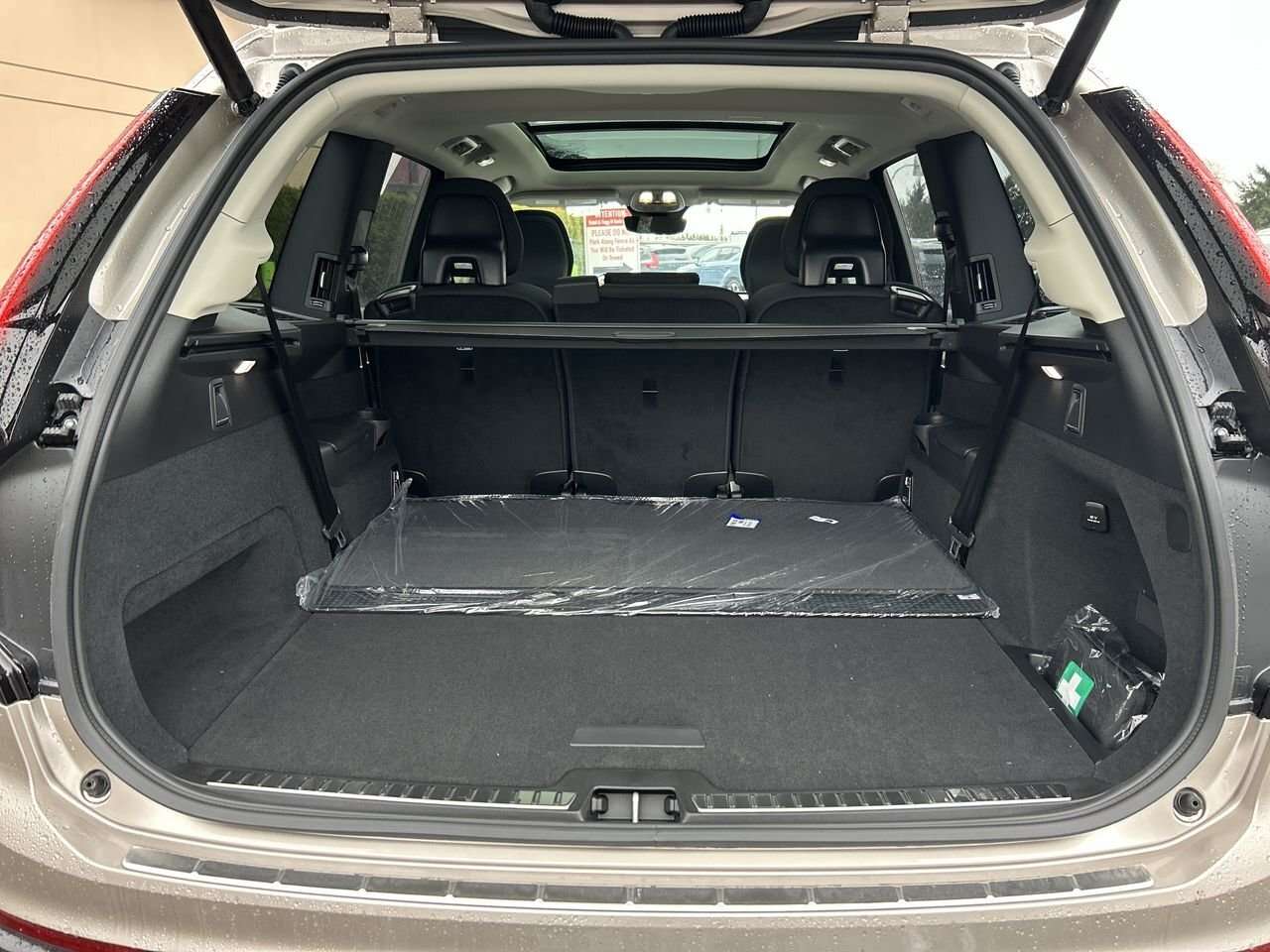 2026 Volvo XC90 Plus 7-Seater (Dark Theme) Rear Camera Washer | Ha thumb 32