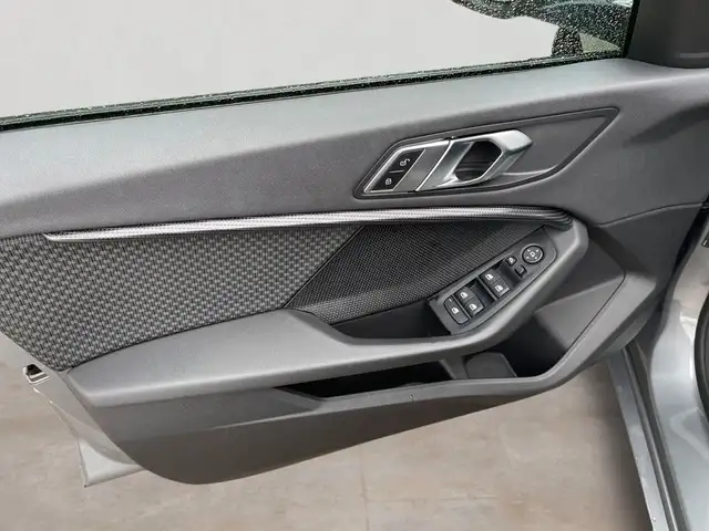 BMW 2 Series view 10