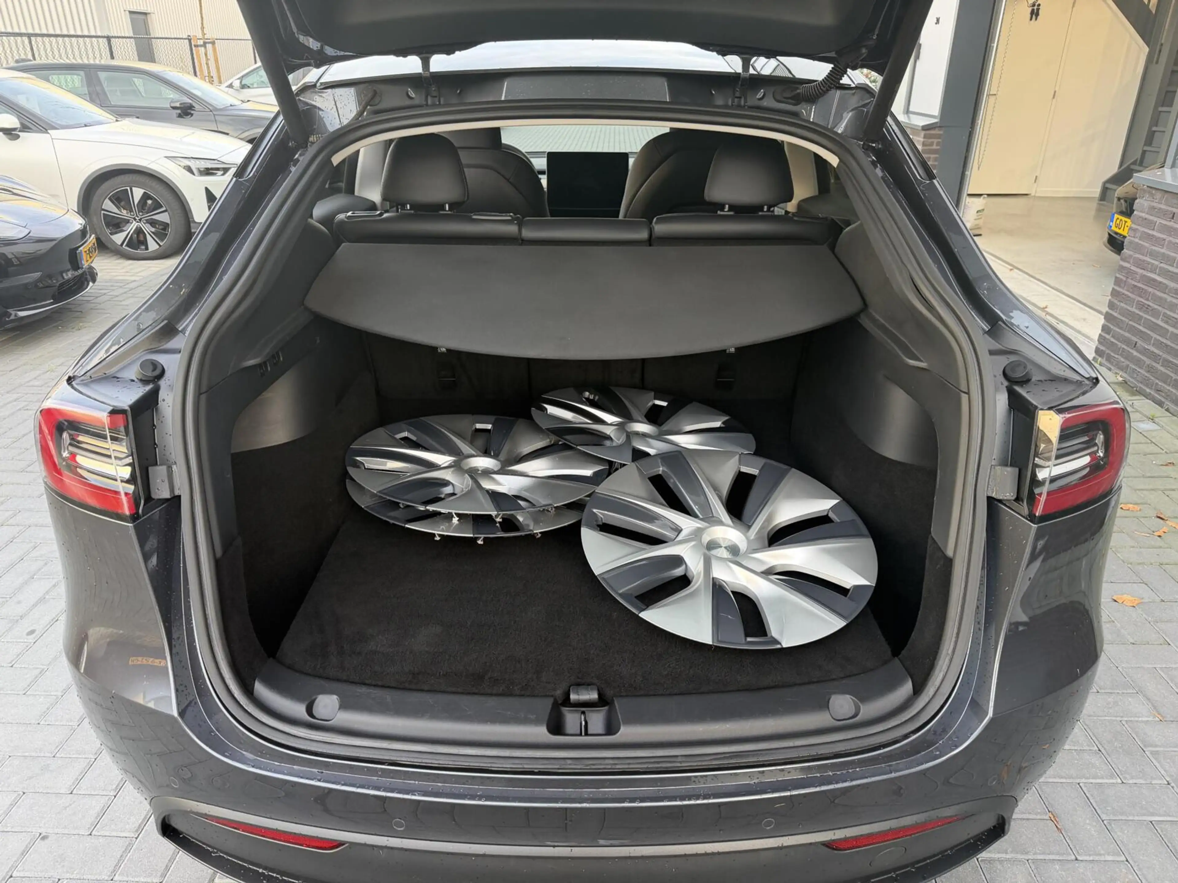 Tesla Model Y Long Range AWD 75 kWh SOH 92% — photo 16
