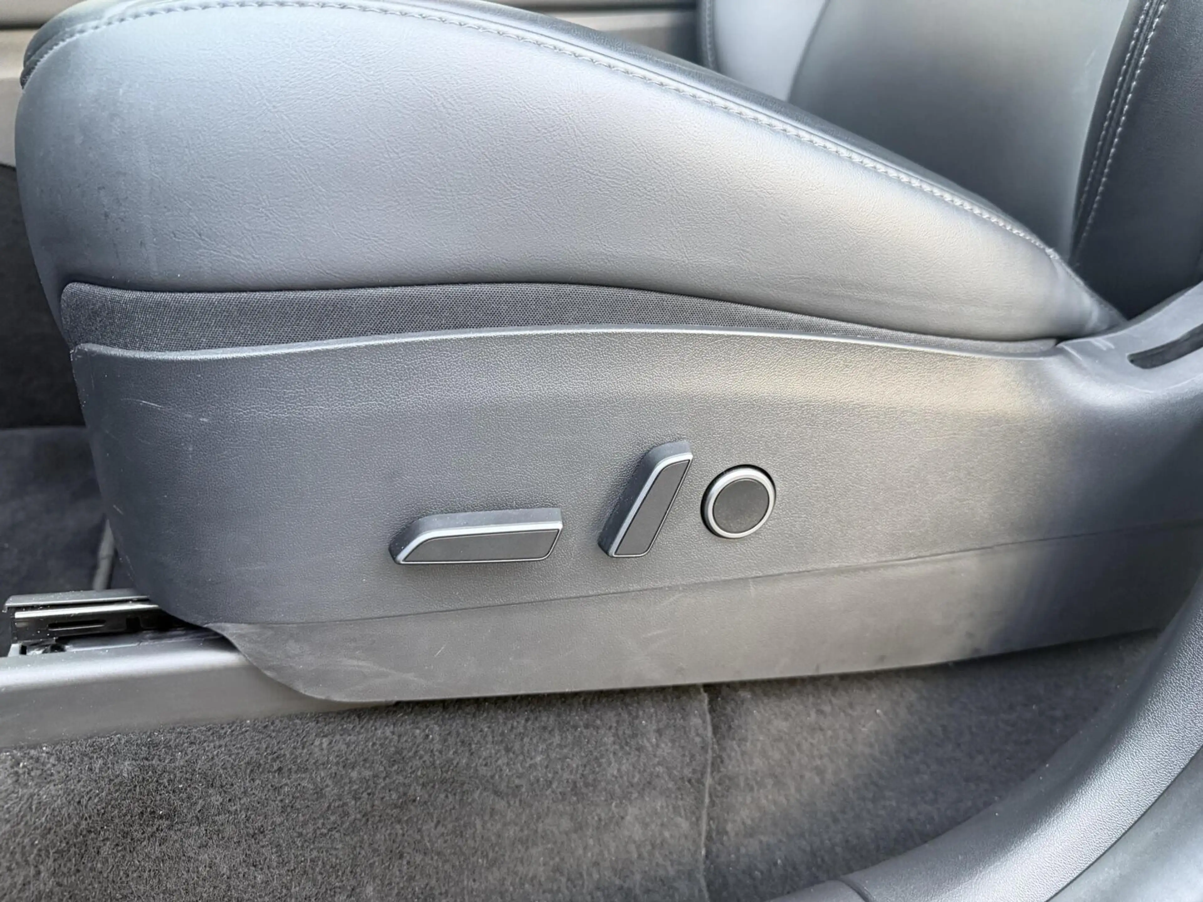 Tesla Model Y Long Range AWD 75 kWh SOH 92% — photo 14