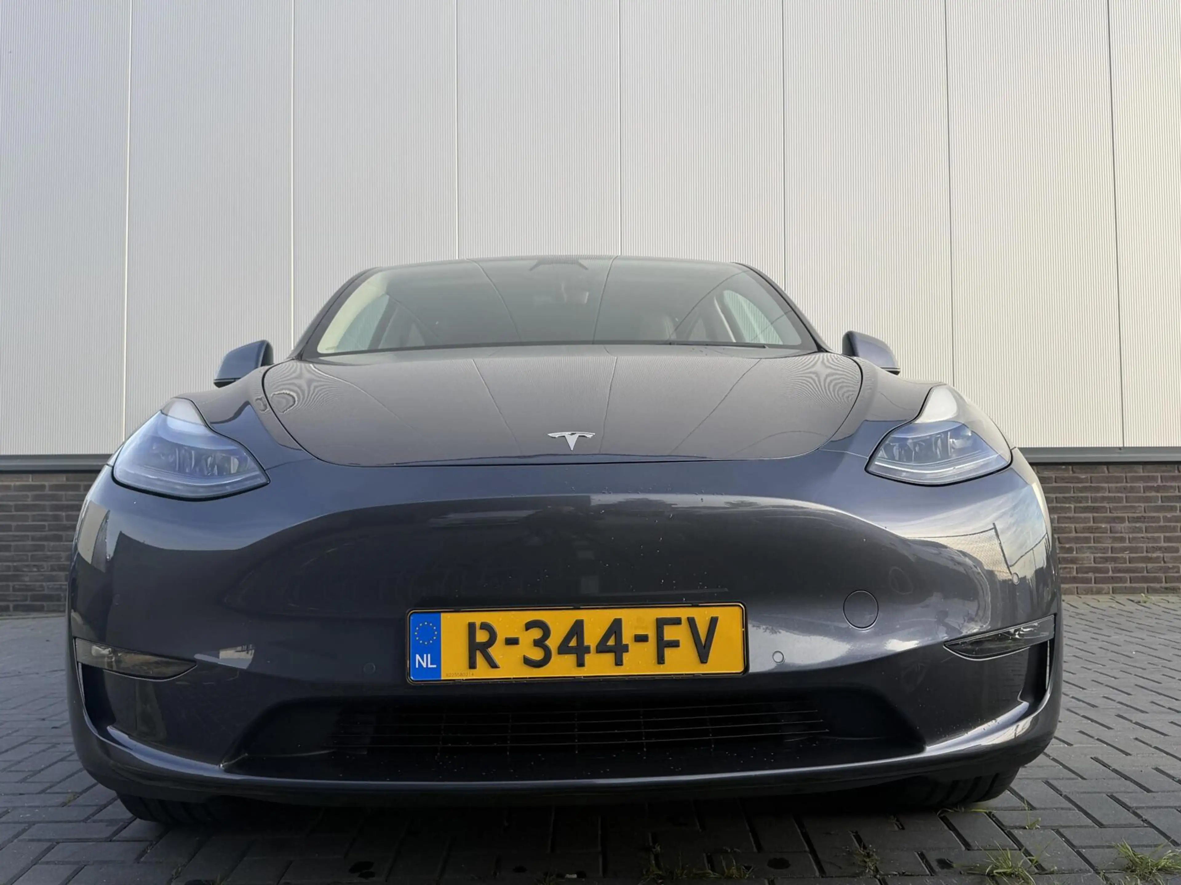 Tesla Model Y Long Range AWD 75 kWh SOH 92% — photo 4
