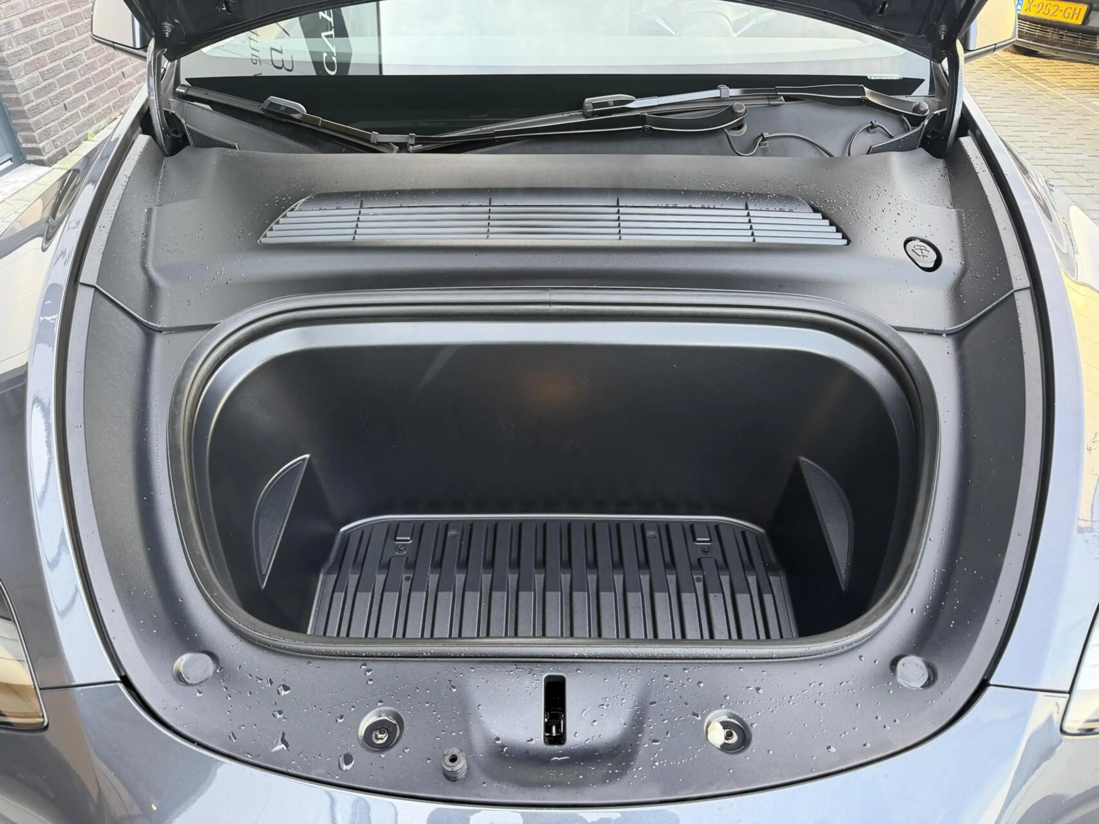 Tesla Model Y Long Range AWD 75 kWh SOH 92% — photo 22