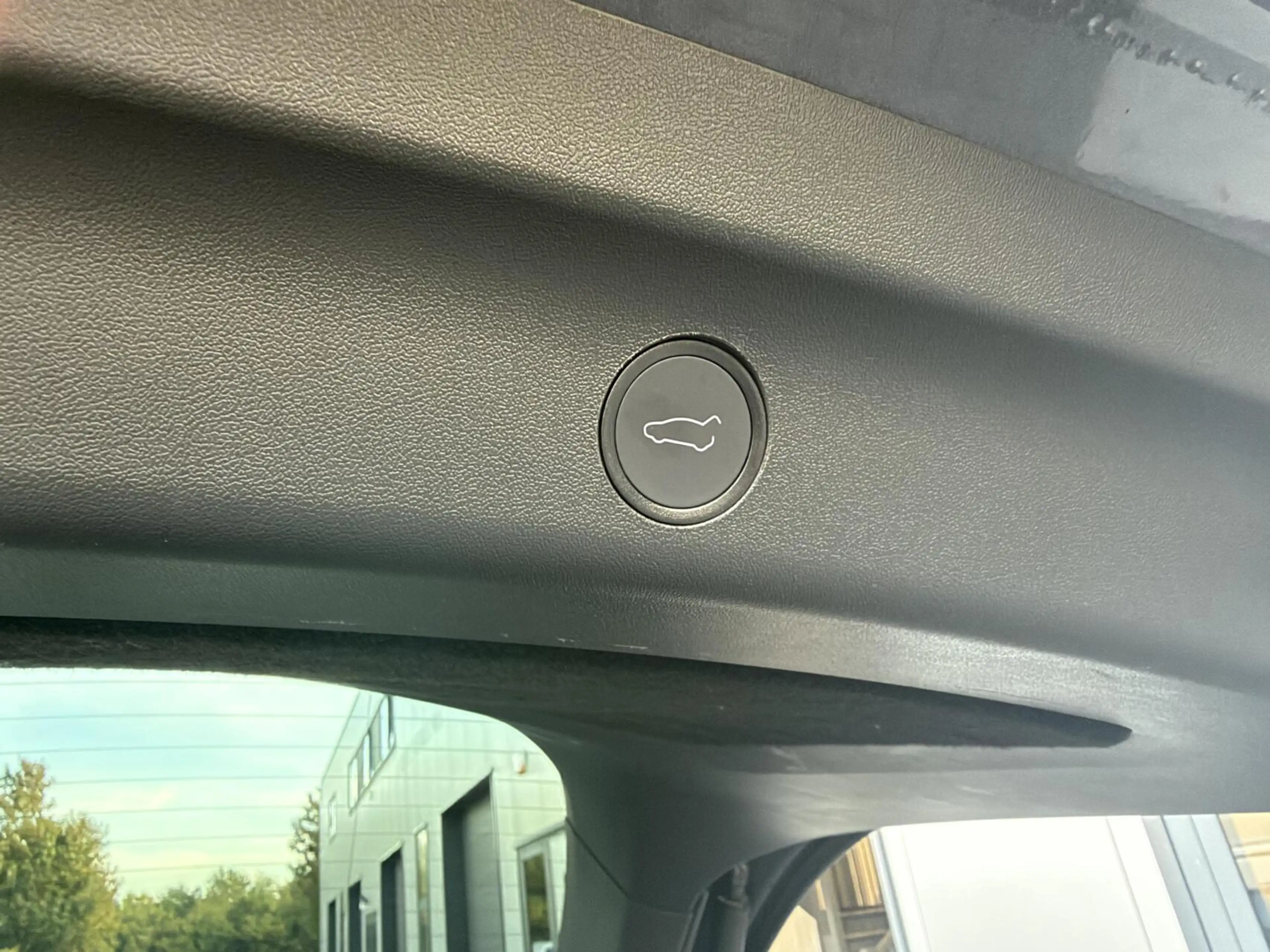 Tesla Model Y Long Range AWD 75 kWh SOH 92% — photo 17