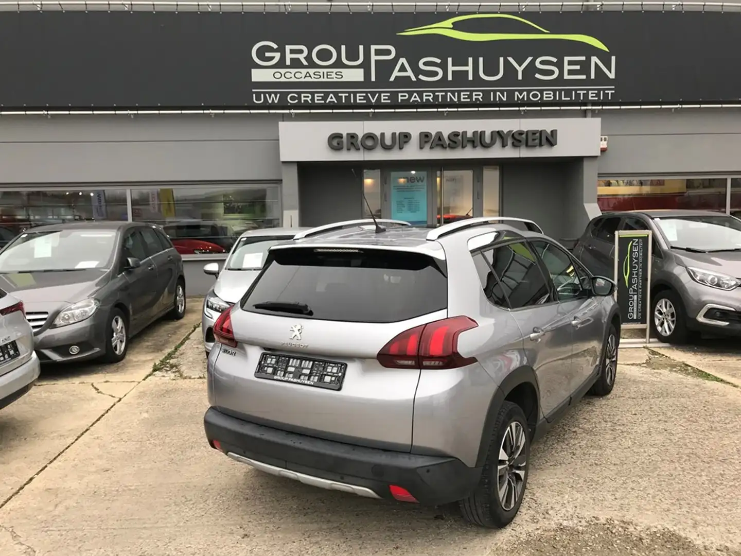 Peugeot 2008 Puretech Allure 1.2CC 110PK Gris - 2