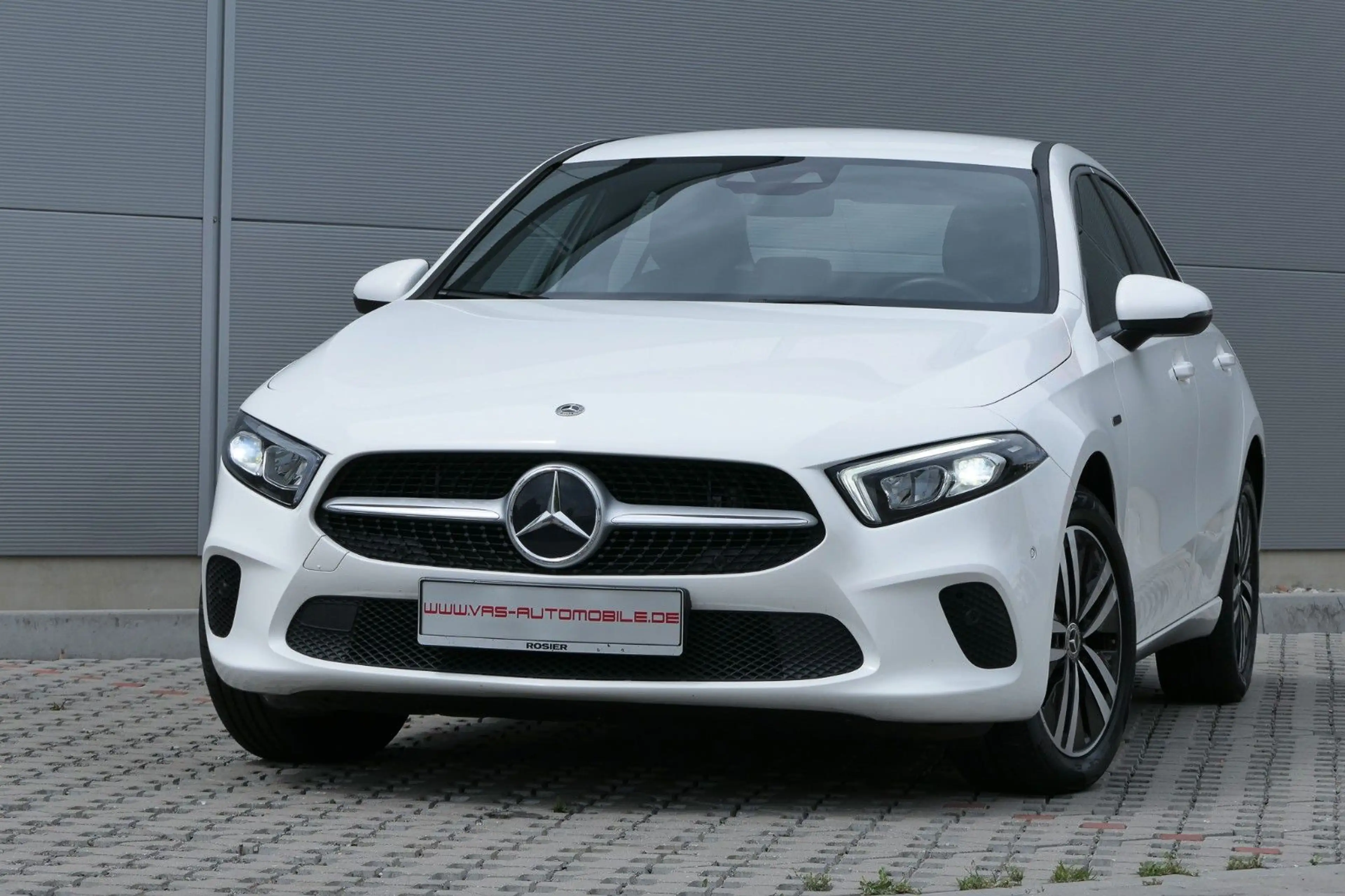 Mercedes-Benz A 250 e *Limousine*