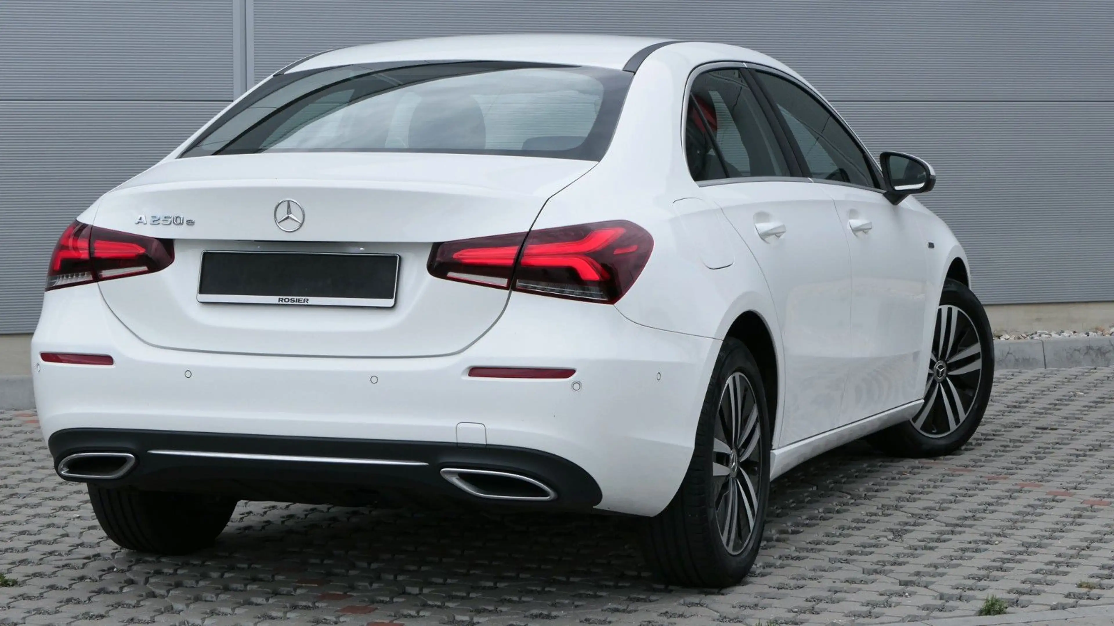 Mercedes-Benz A 250 e *Limousine* — photo 5
