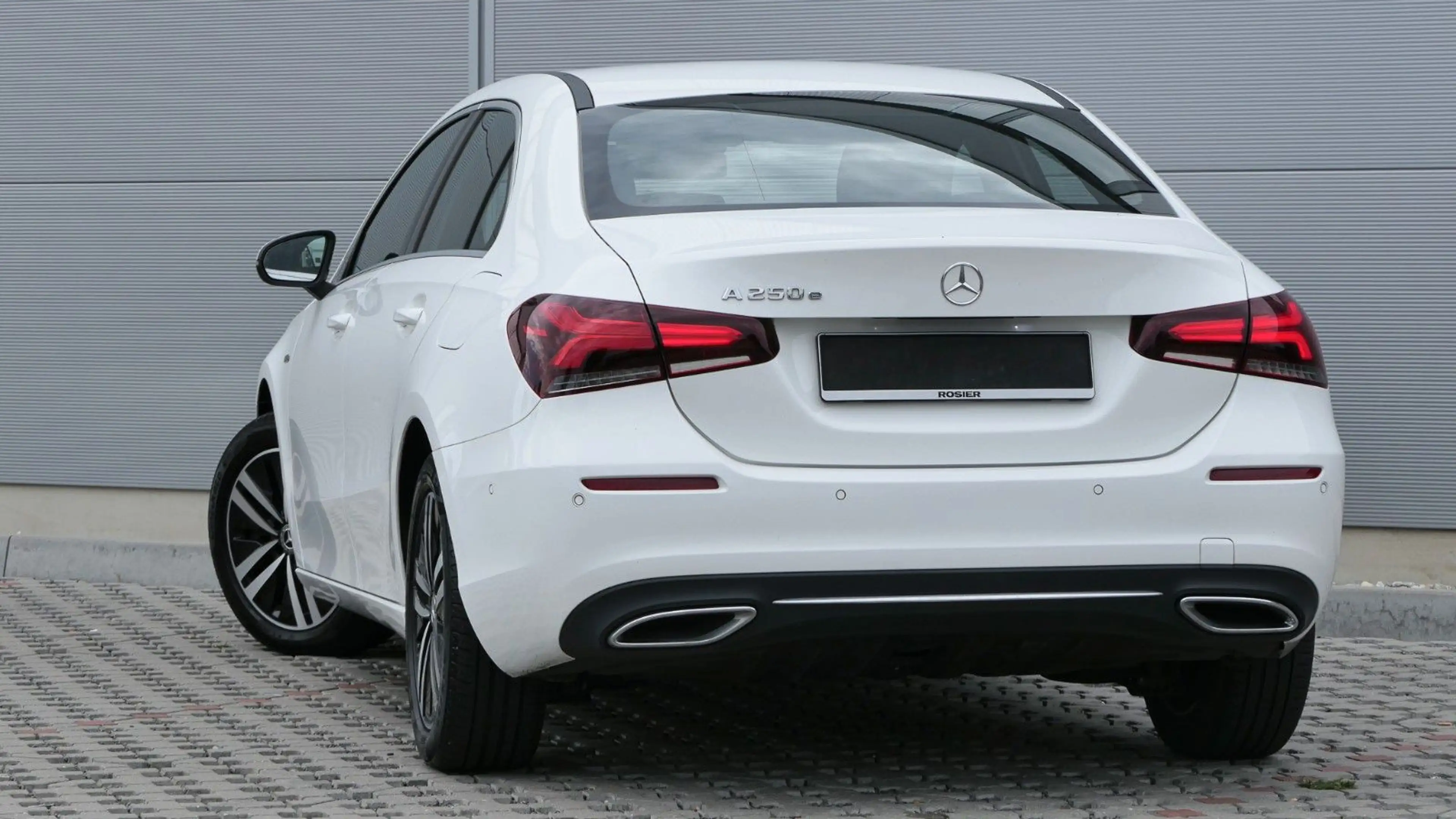 Mercedes-Benz A 250 e *Limousine* — photo 6