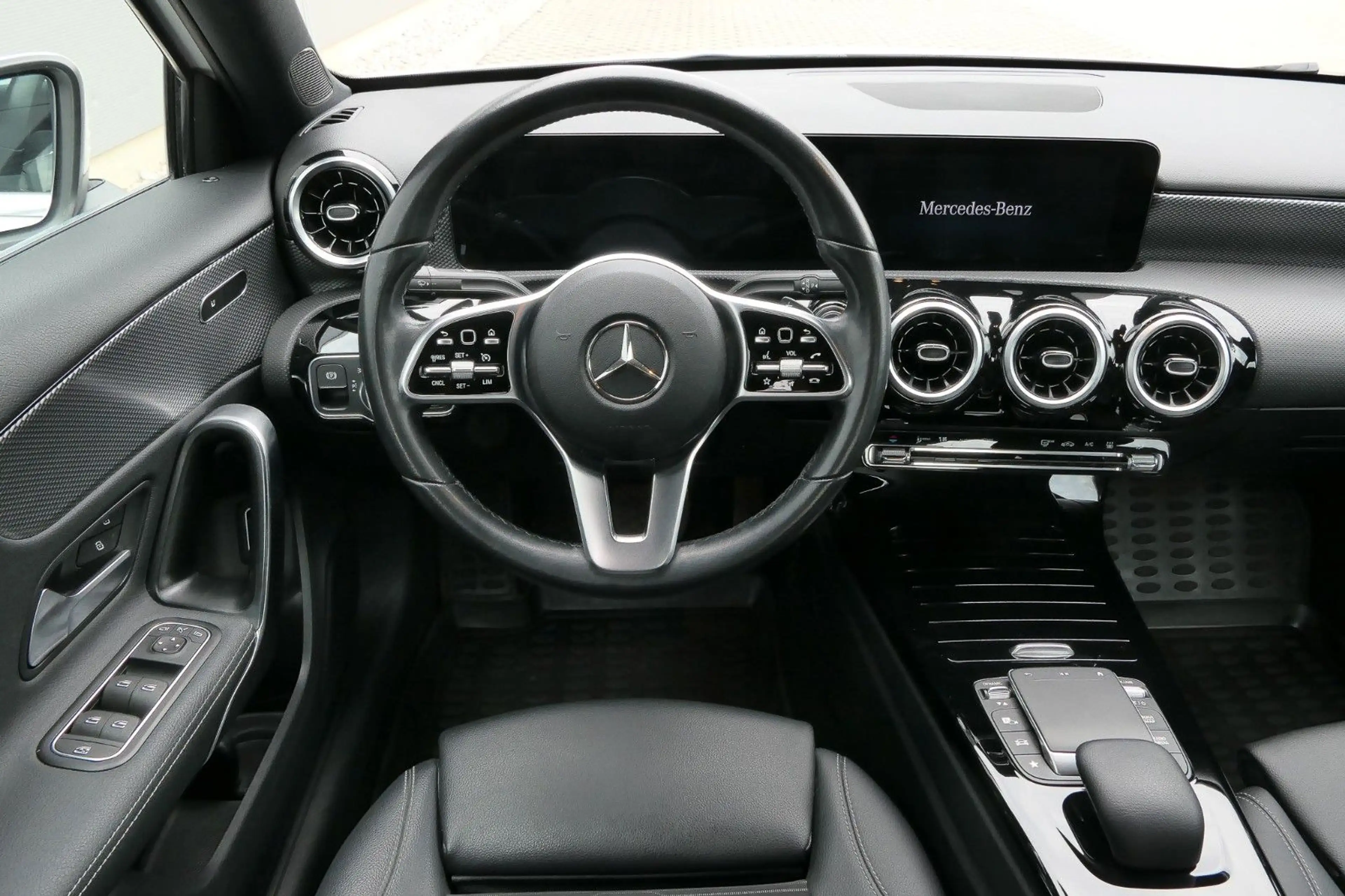Mercedes-Benz A 250 e *Limousine* — photo 11