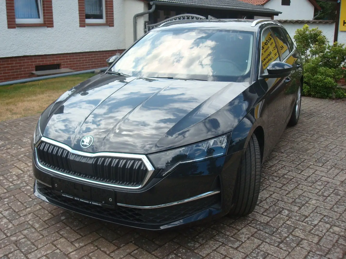 Skoda Octavia Combi 1.5 TSI mHEV 110 kW Selection Schwarz - 1