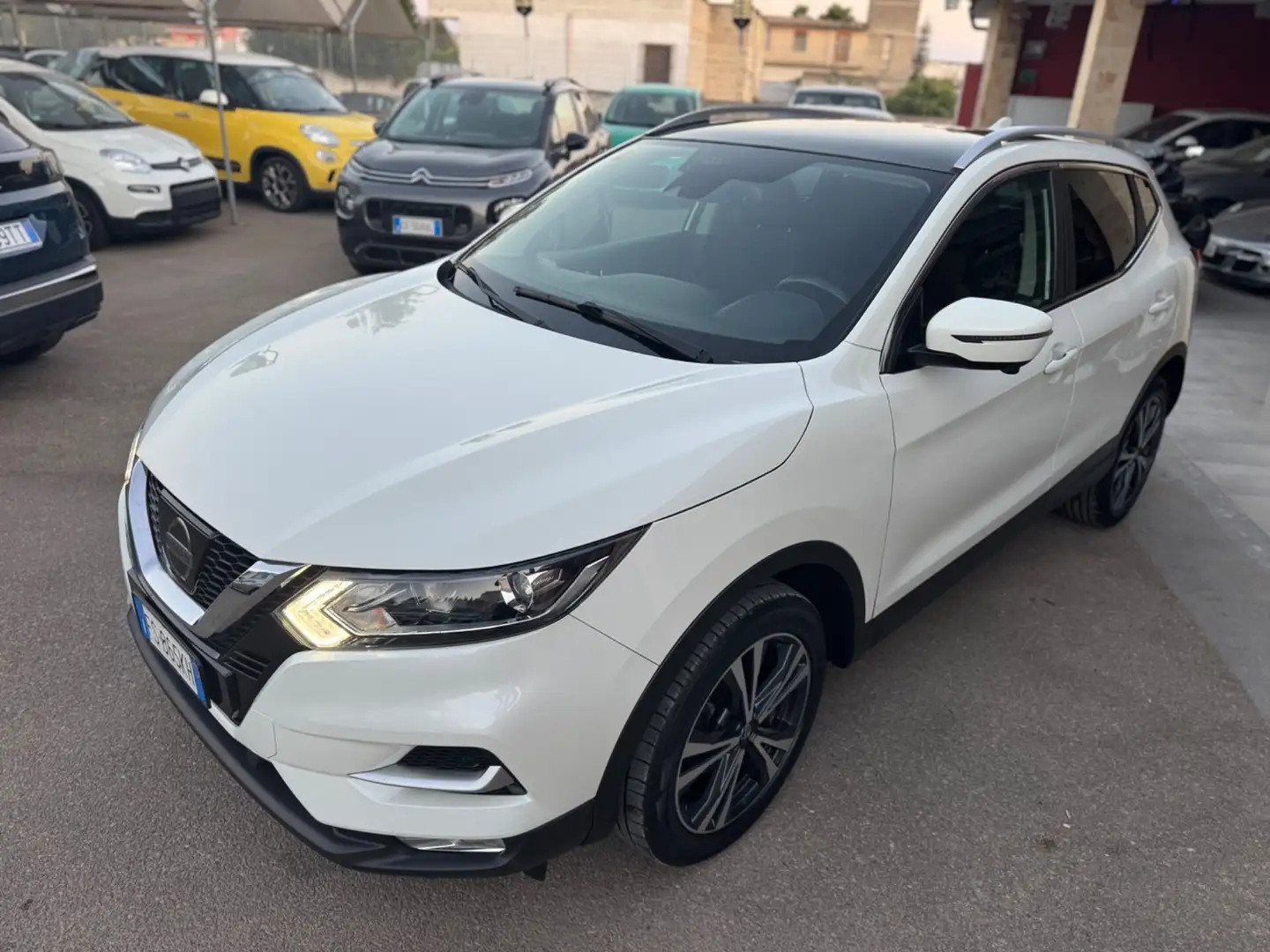 Nissan Qashqai Nissan Qashqai 1.5 dCi N-Connecta tetto 360 metall Blanc - 1