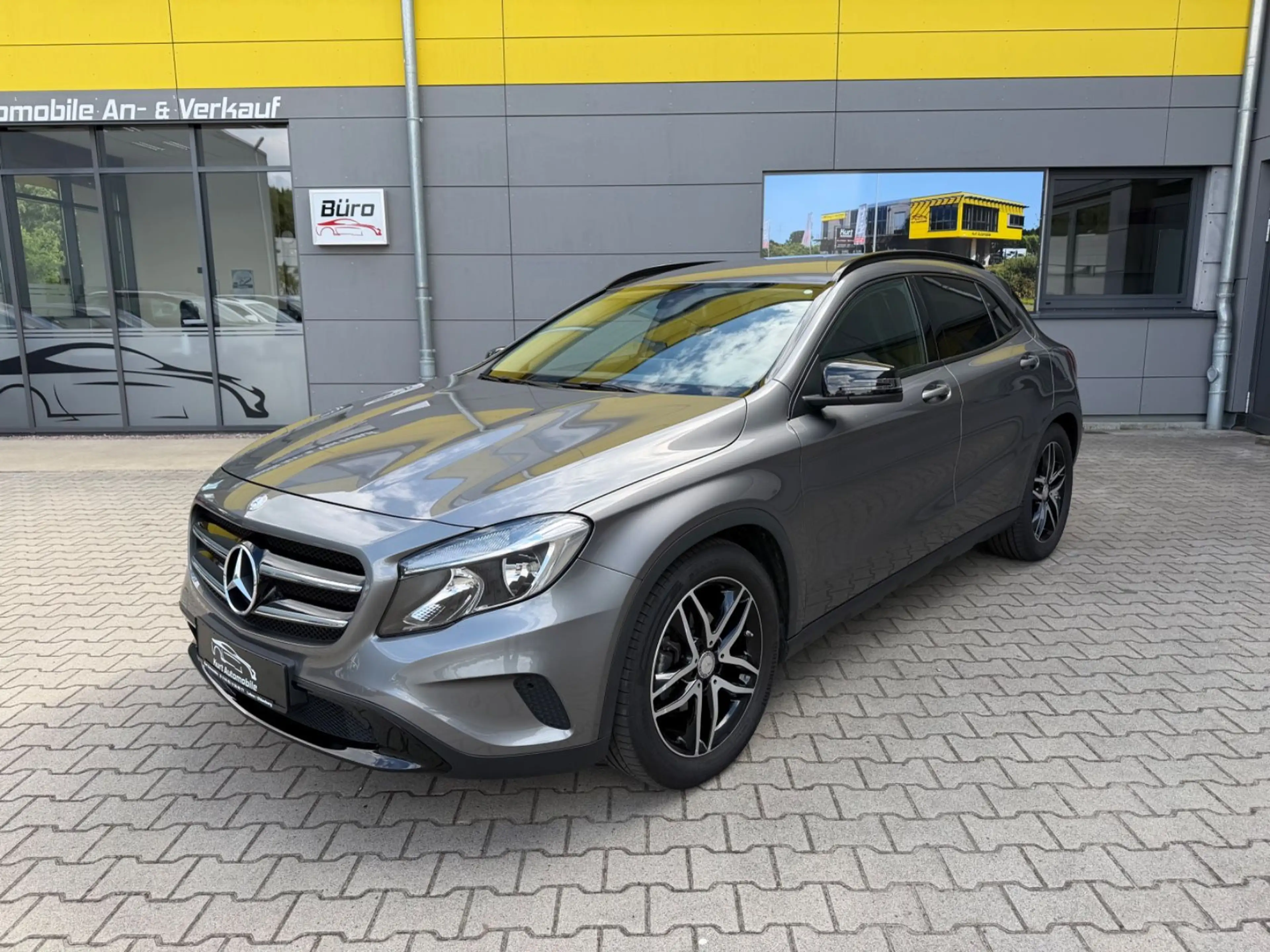 Mercedes-Benz GLA 200 /AUTOMATIK/SHZ/KLIMA/NAVI/8xBEREIFT — photo 2
