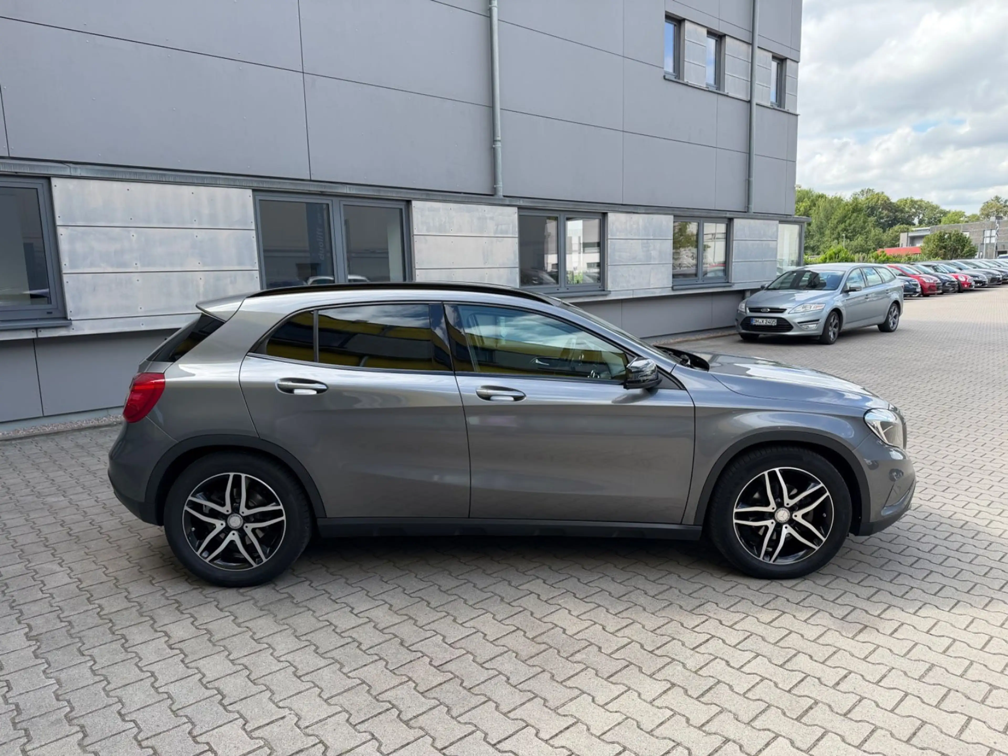 Mercedes-Benz GLA 200 /AUTOMATIK/SHZ/KLIMA/NAVI/8xBEREIFT — photo 7