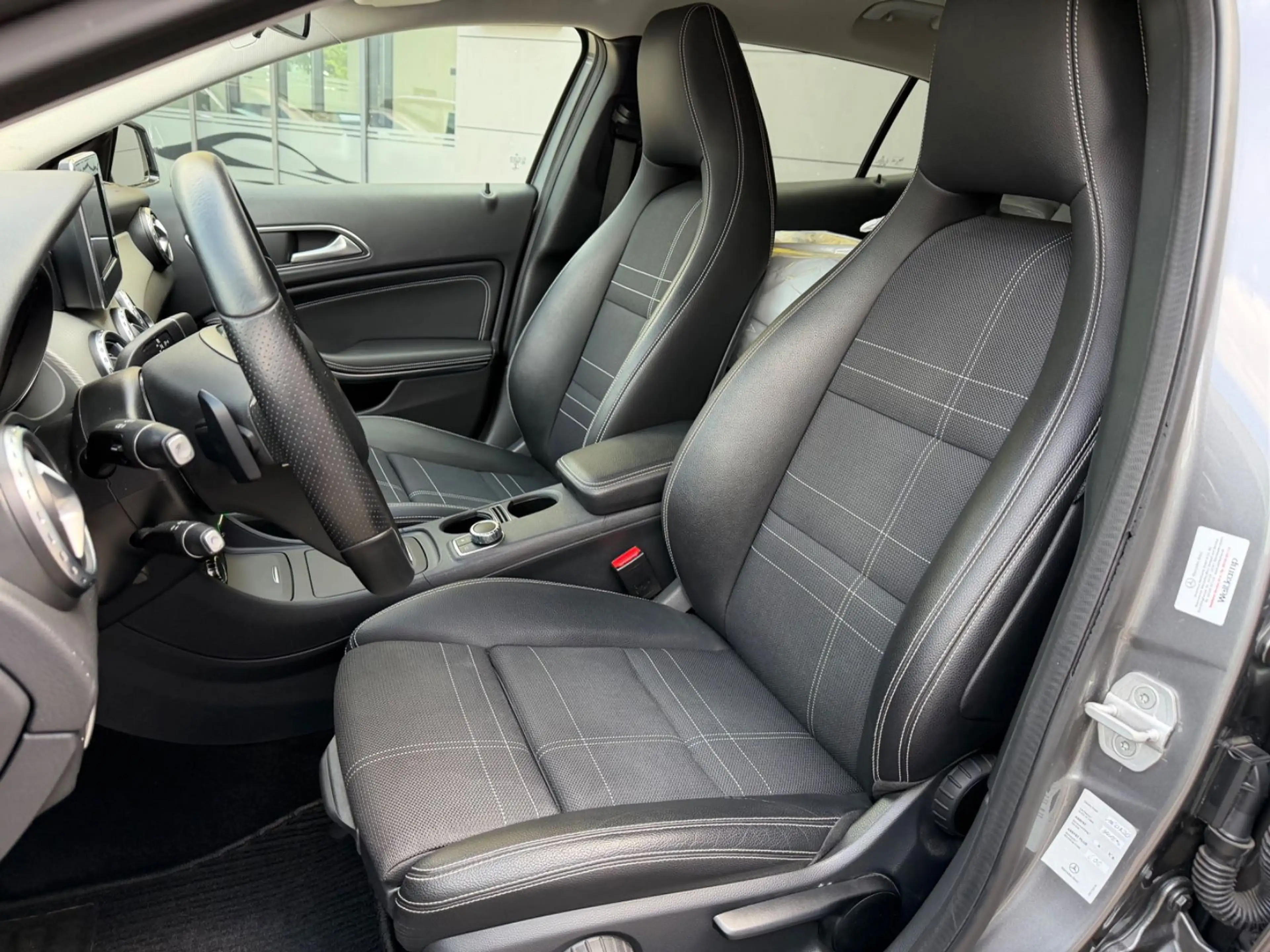 Mercedes-Benz GLA 200 /AUTOMATIK/SHZ/KLIMA/NAVI/8xBEREIFT — photo 12