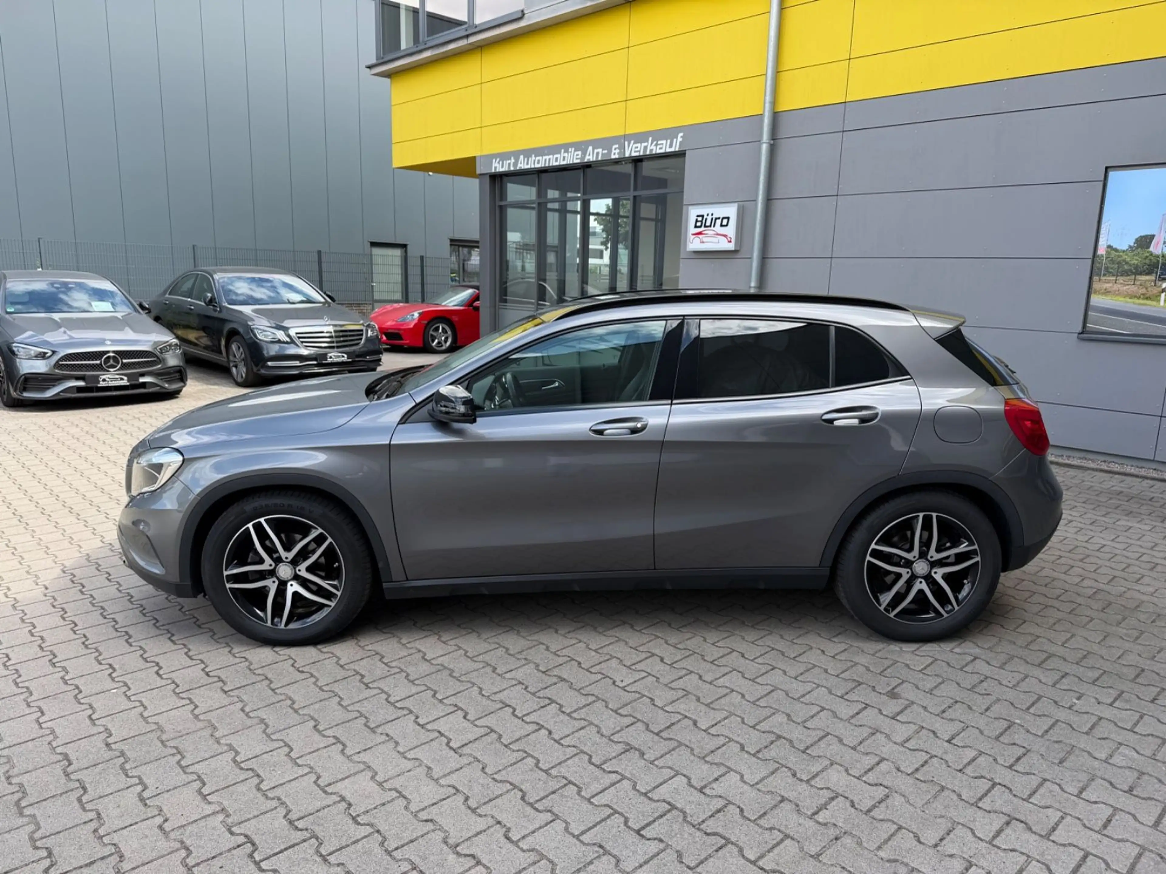 Mercedes-Benz GLA 200 /AUTOMATIK/SHZ/KLIMA/NAVI/8xBEREIFT — photo 3
