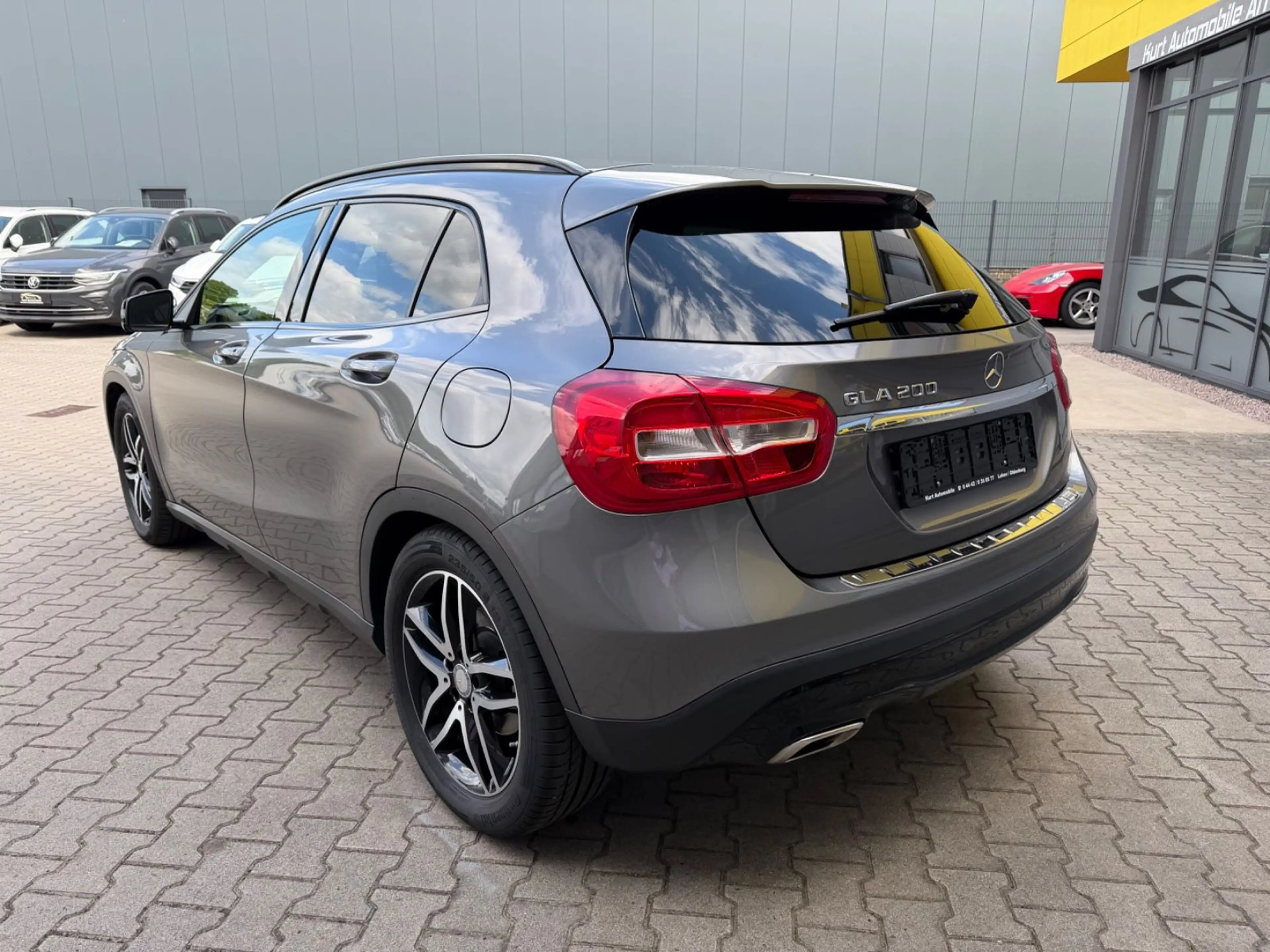 Mercedes-Benz GLA 200 /AUTOMATIK/SHZ/KLIMA/NAVI/8xBEREIFT — photo 4