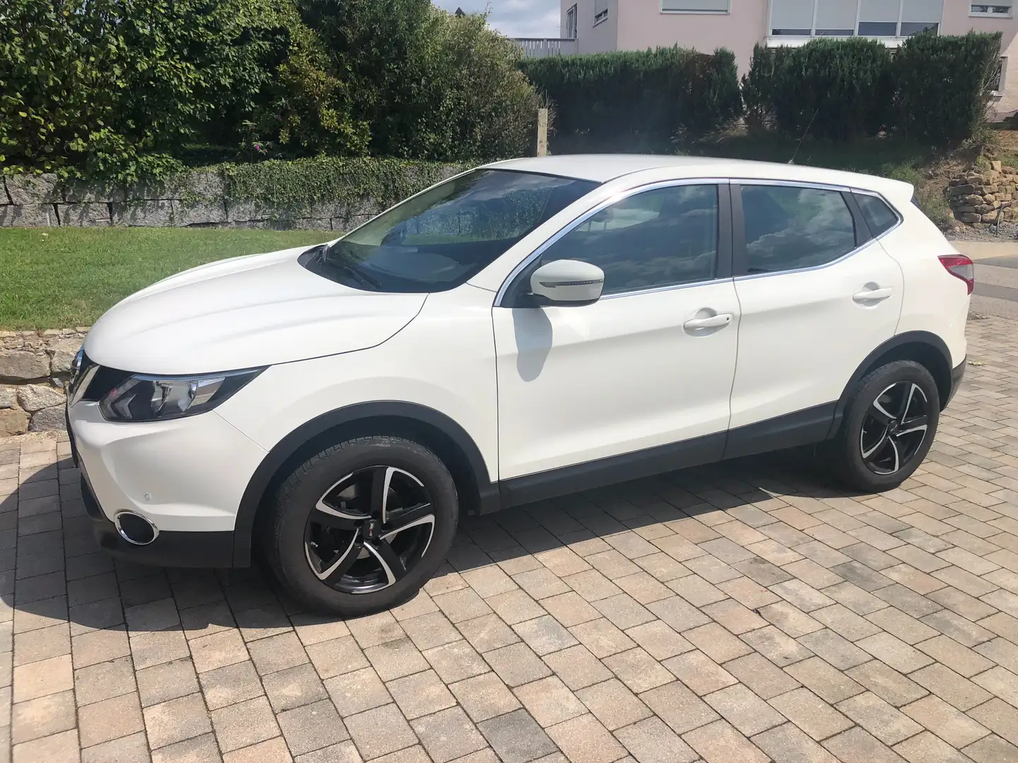 Nissan Qashqai Qashqai 1.2 DIG-T ACENTA Bílá - 1