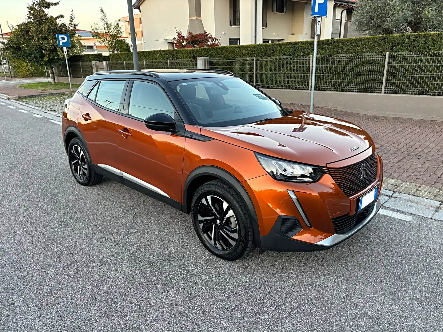 Peugeot 2008 OK PERMUTE e-2008 Allure Pack 100kW Orange - 1