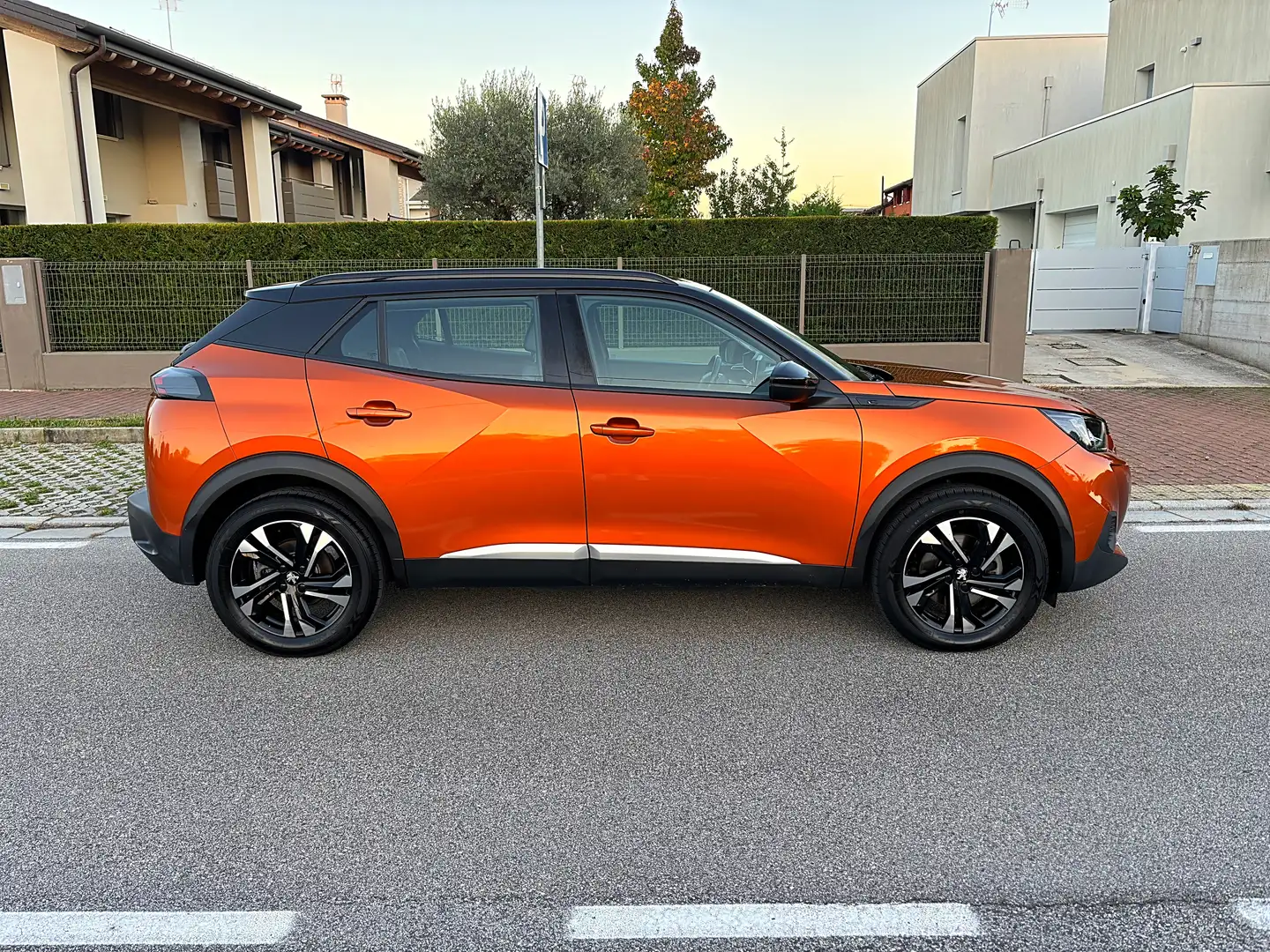 Peugeot 2008 OK PERMUTE e-2008 Allure Pack 100kW Orange - 2