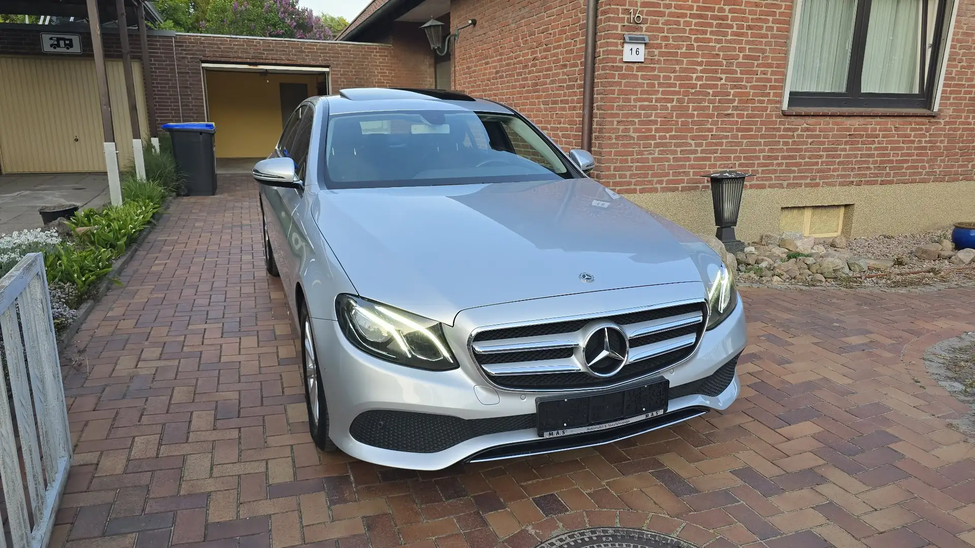 Mercedes-Benz E 250 9G-TRONIC Avantgarde - 1