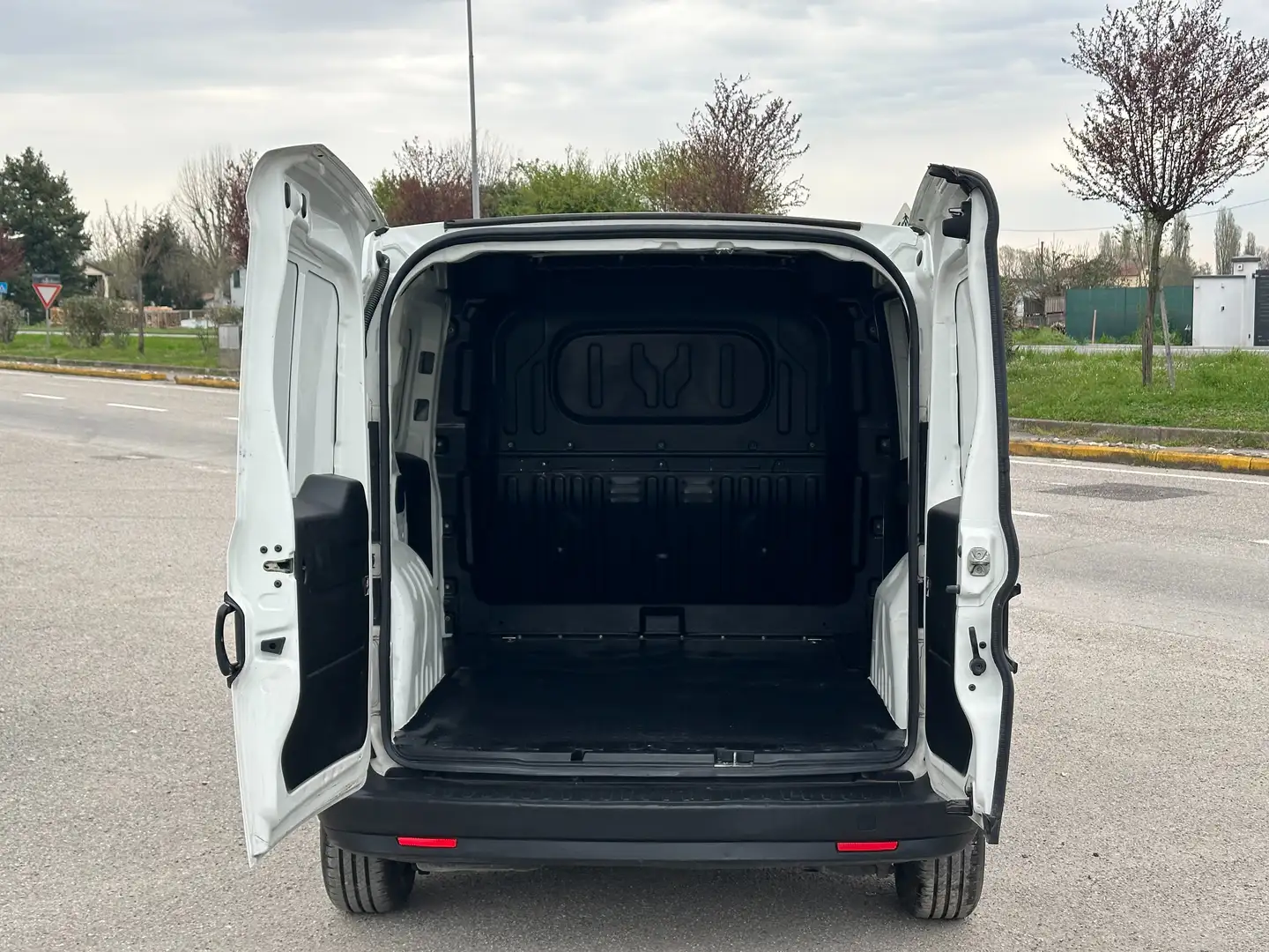 Fiat Doblo 1.6 Mjet 105cv EUR 6D Bianco - 2