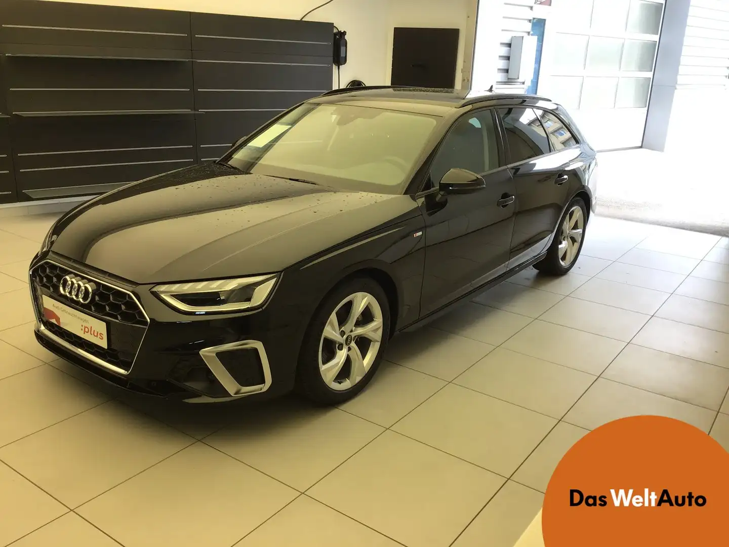 Audi A4 30 TDI S line Schwarz - 1