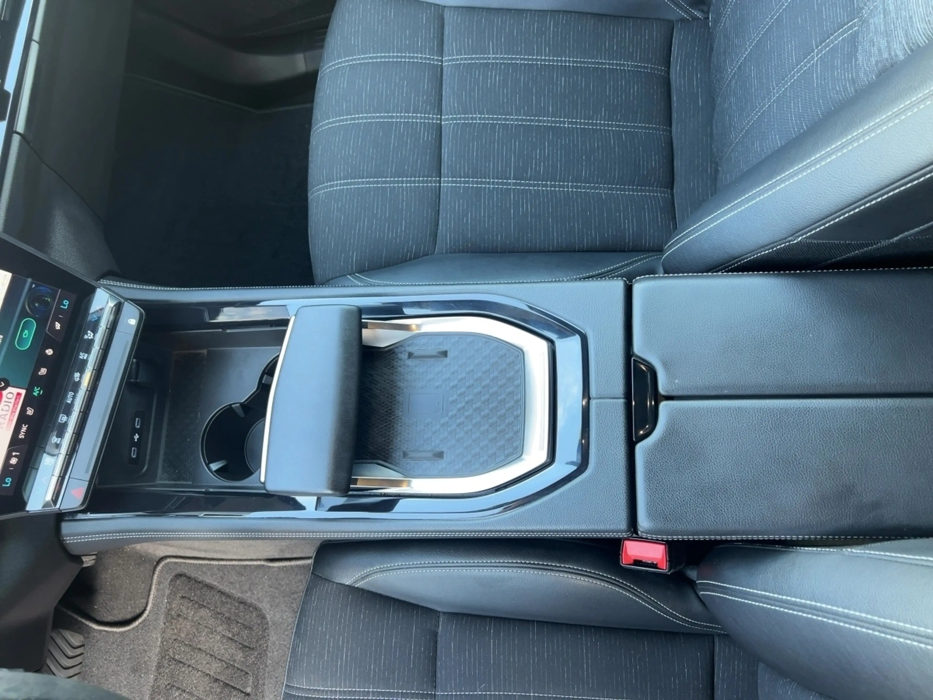 Renault Austral 1.2 E-TECH 200 TECHNOTechno Automatik — photo 13