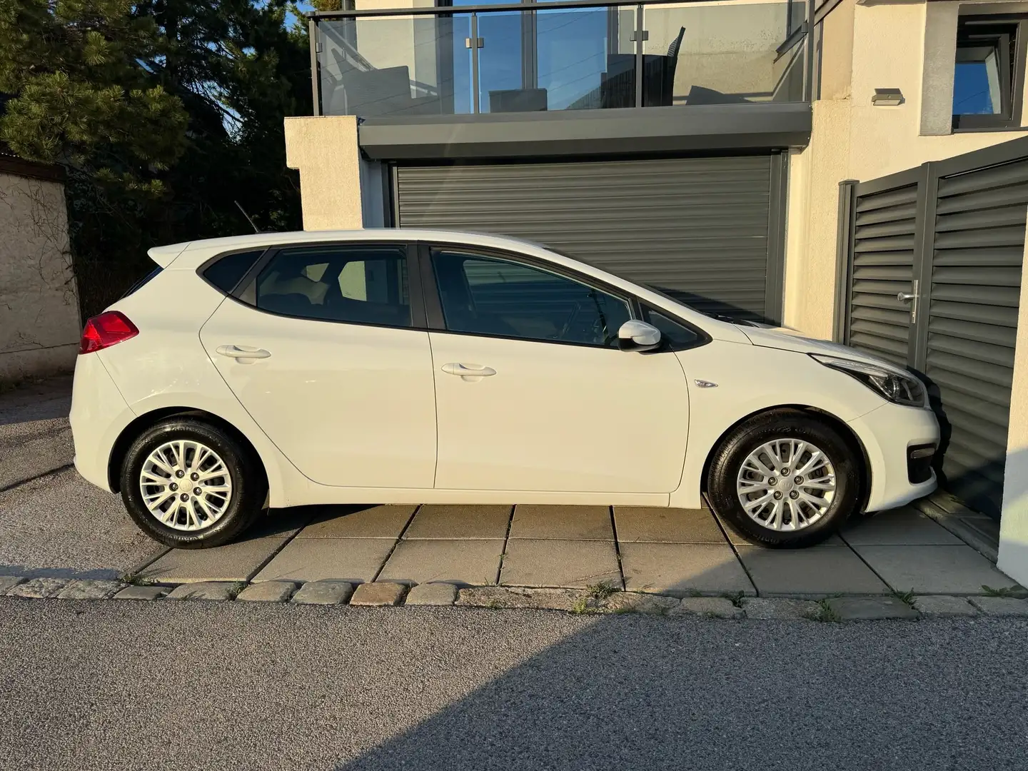 Kia Ceed / cee'd 1,6 CRDi Titan 110PS mit Klima BluetoothFreisprech Weiß - 2