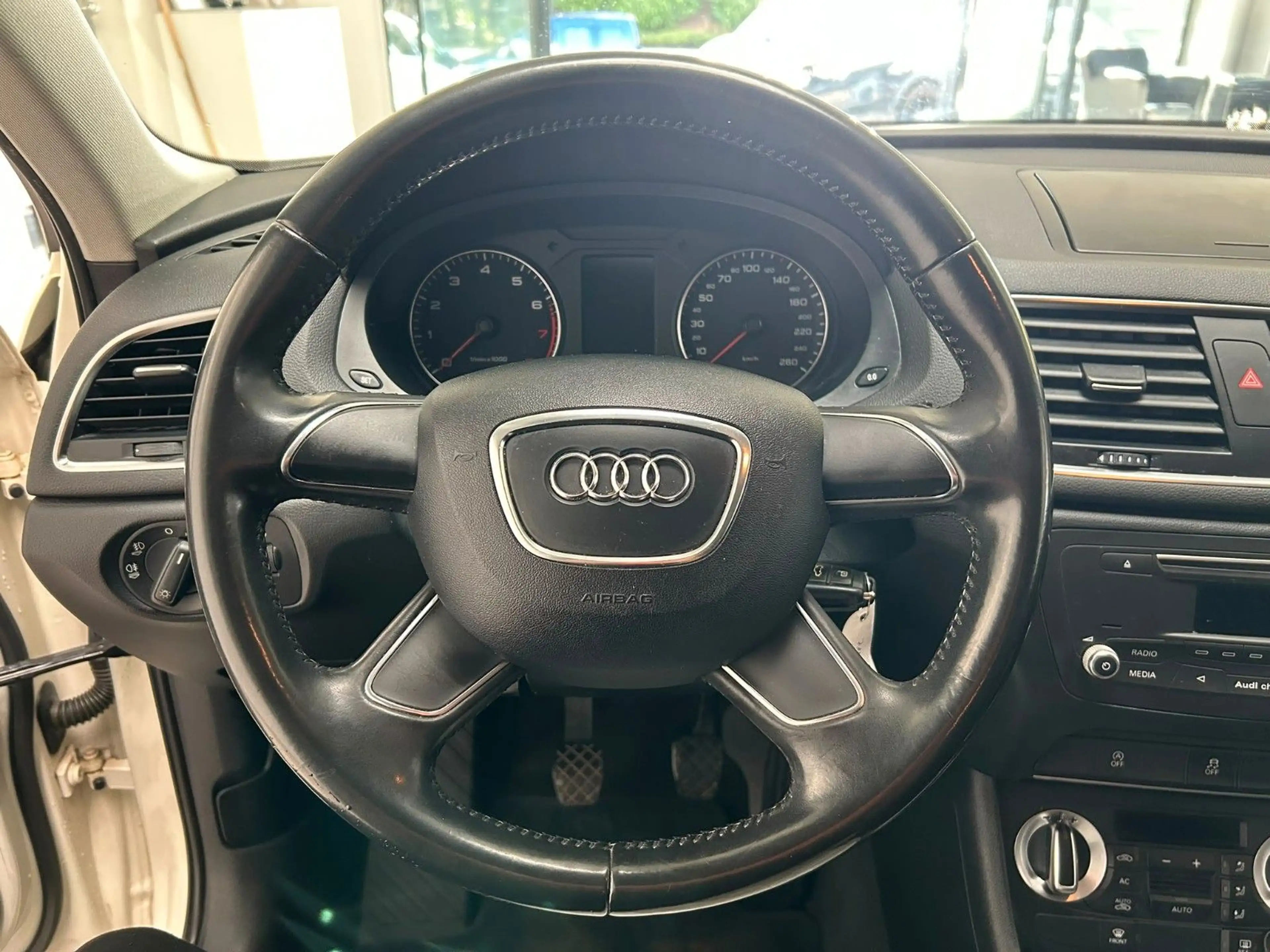 Audi Q3 2.0 TFSI quattro abn. AHK *Allwetter* — photo 11