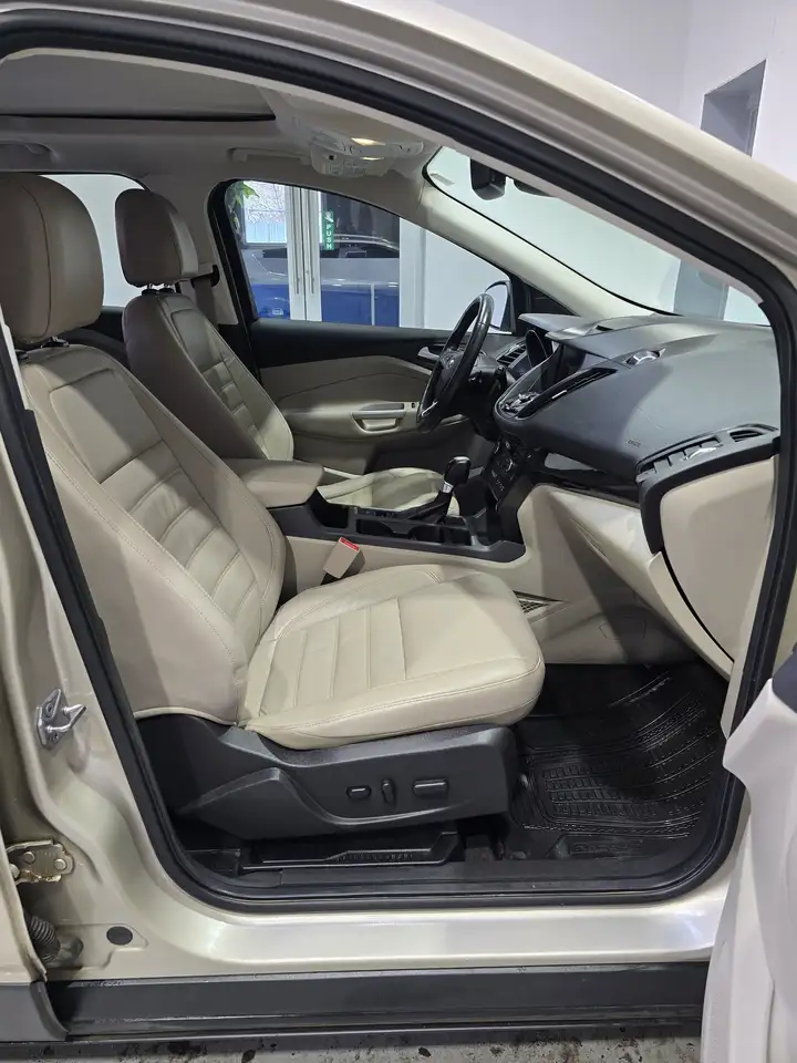 Ford Escape photo Ford Escape