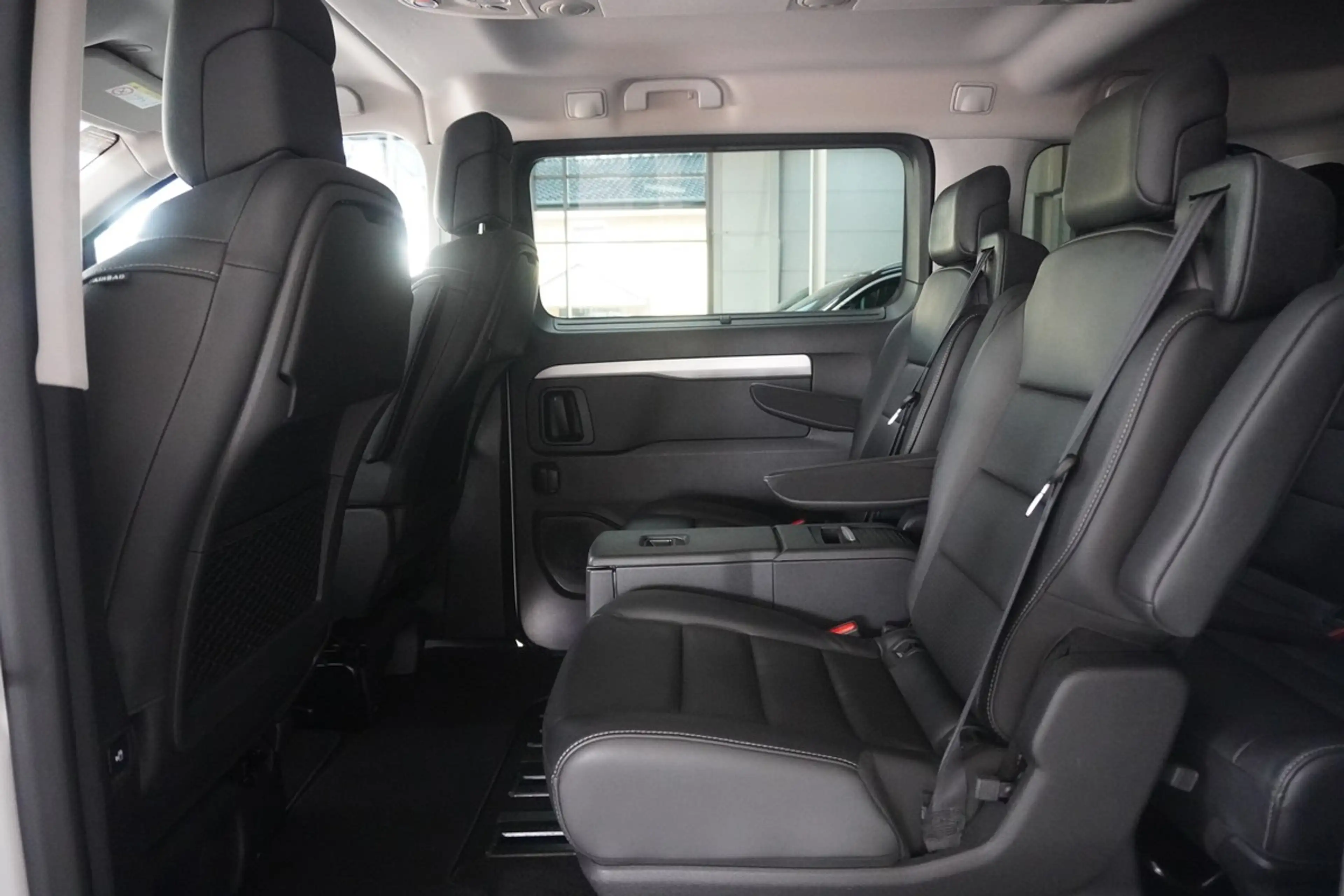 Peugeot Traveller 2.0 HDi150 L2 7Sitze Busin.VIP HUD AHK — photo 13