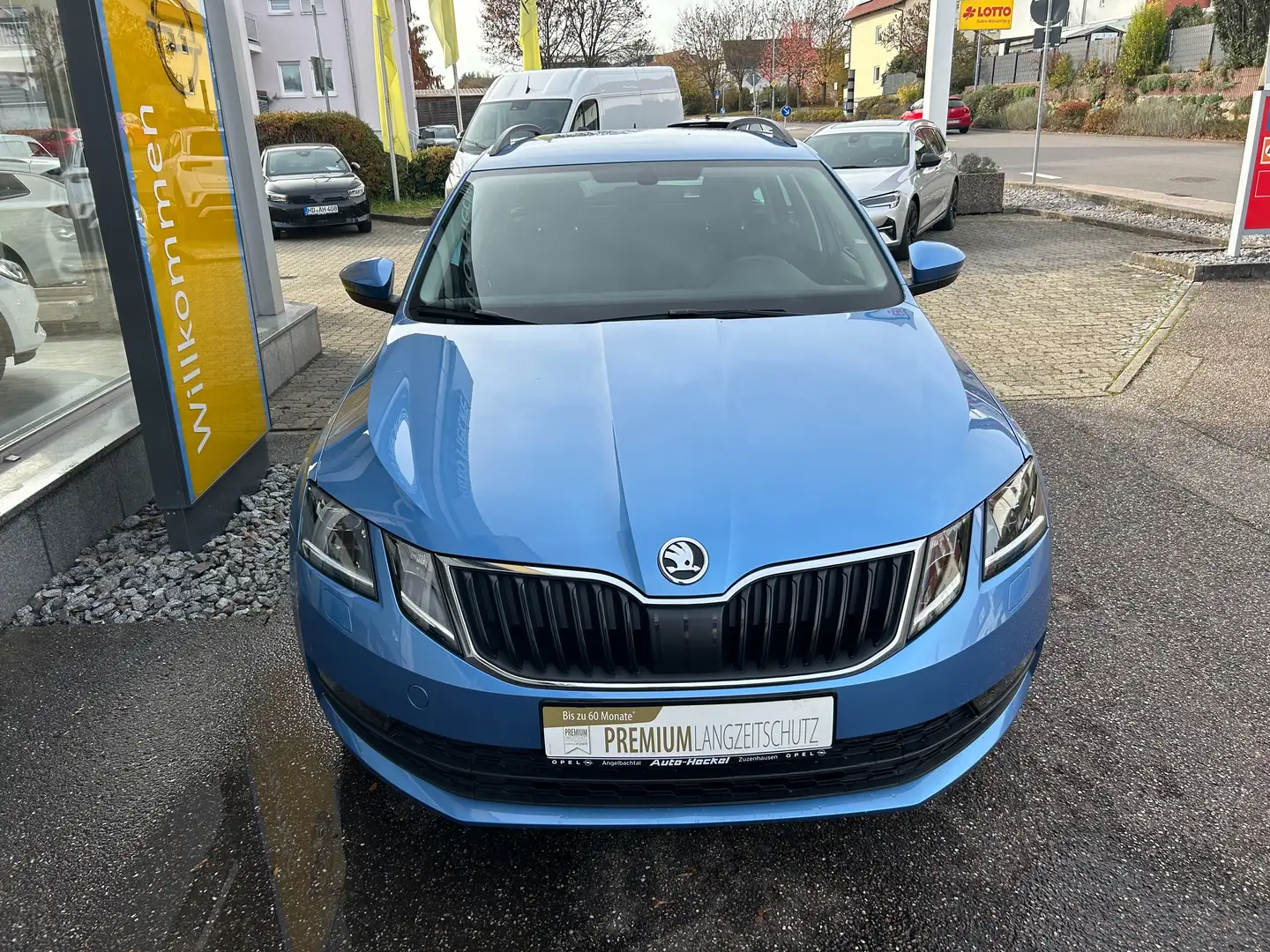 Skoda Octavia Clever AT Navi,R-Kamera,LED,SHZ,PDC,Klimaautomatik Blau - 2
