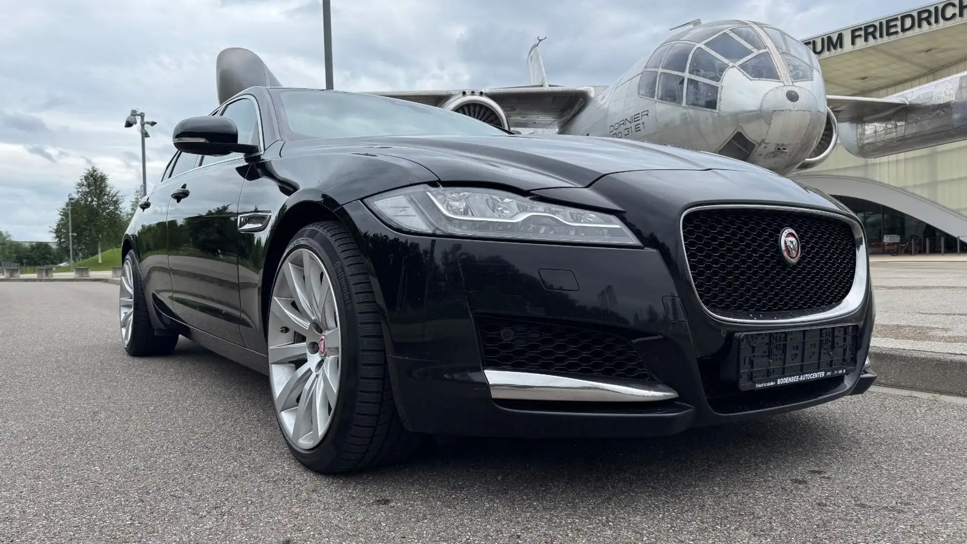 Jaguar XF Portfolio *LEDER*ACC*LED*SHZ*MERIDIAN Negro - 1
