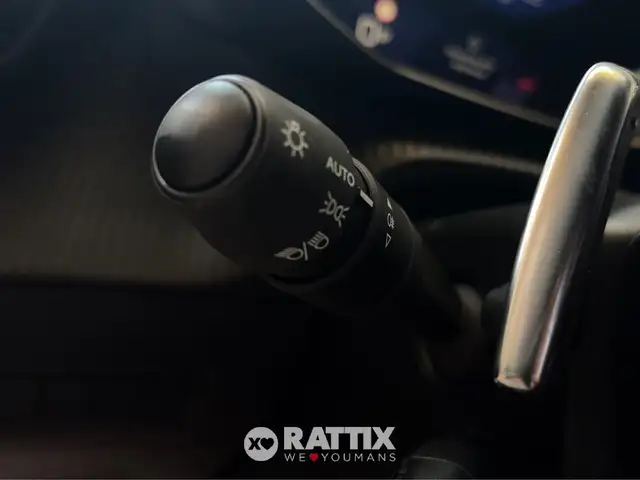 Peugeot 208 view 11