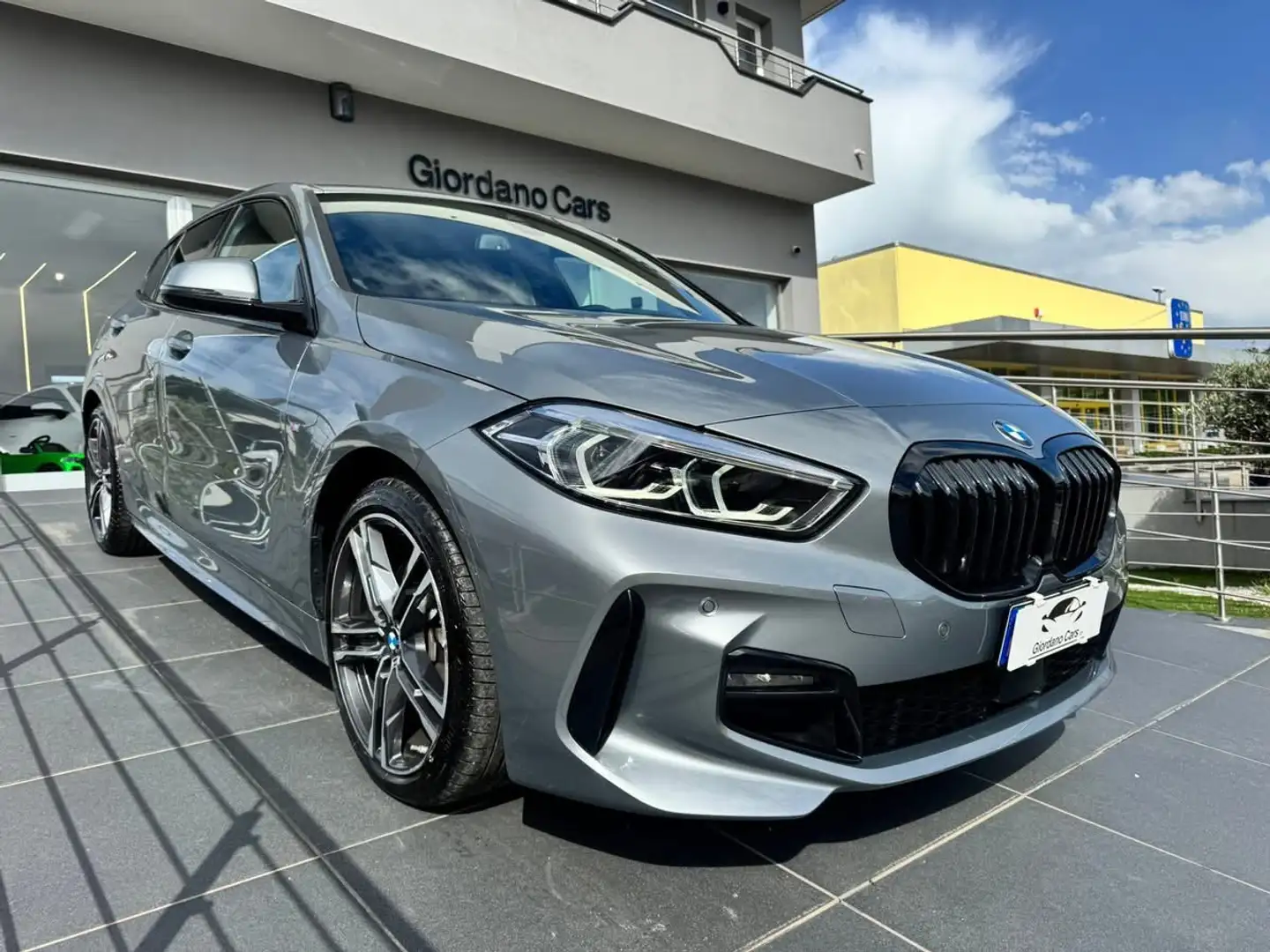 BMW 118 118d Msport auto Gris - 1