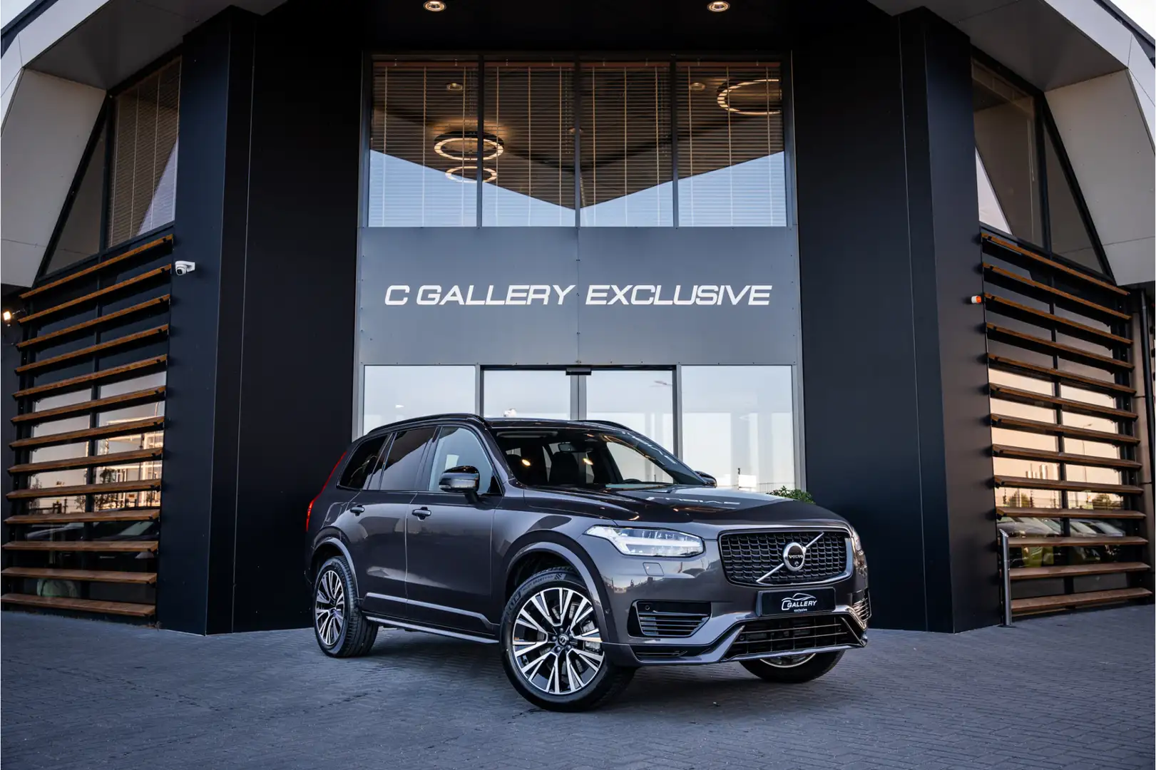 Volvo XC90 2.0 T8 Plug-in hybrid AWD Plus Dark - Panorama | L Grau - 1