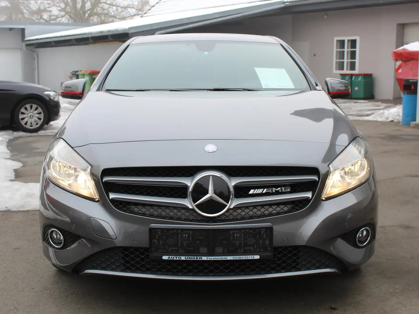 Mercedes-Benz A 180 A 180 BlueEfficiency Aut (176.042) Top Gepflegt! Grau - 2