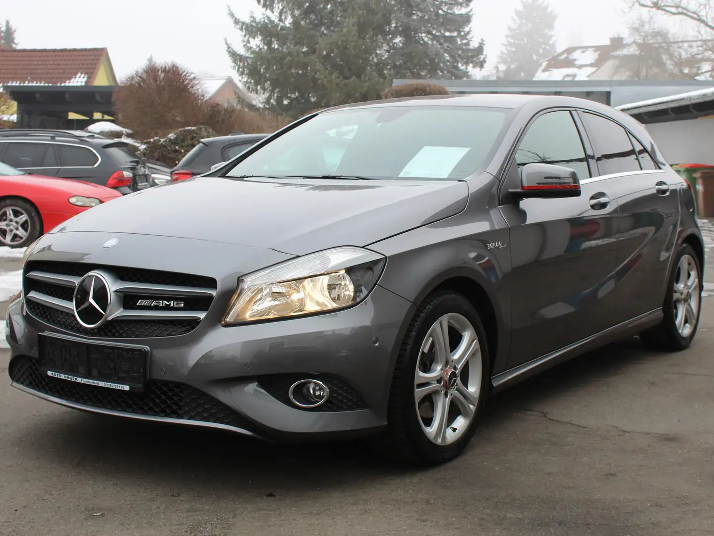 Mercedes-Benz A 180 A 180 BlueEfficiency Aut (176.042) Top Gepflegt! Grau - 1