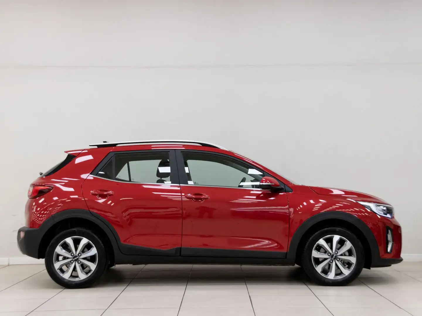 Kia Stonic 1.0 T-GDi MHEV iMT Drive Plus 100 Rojo - 2