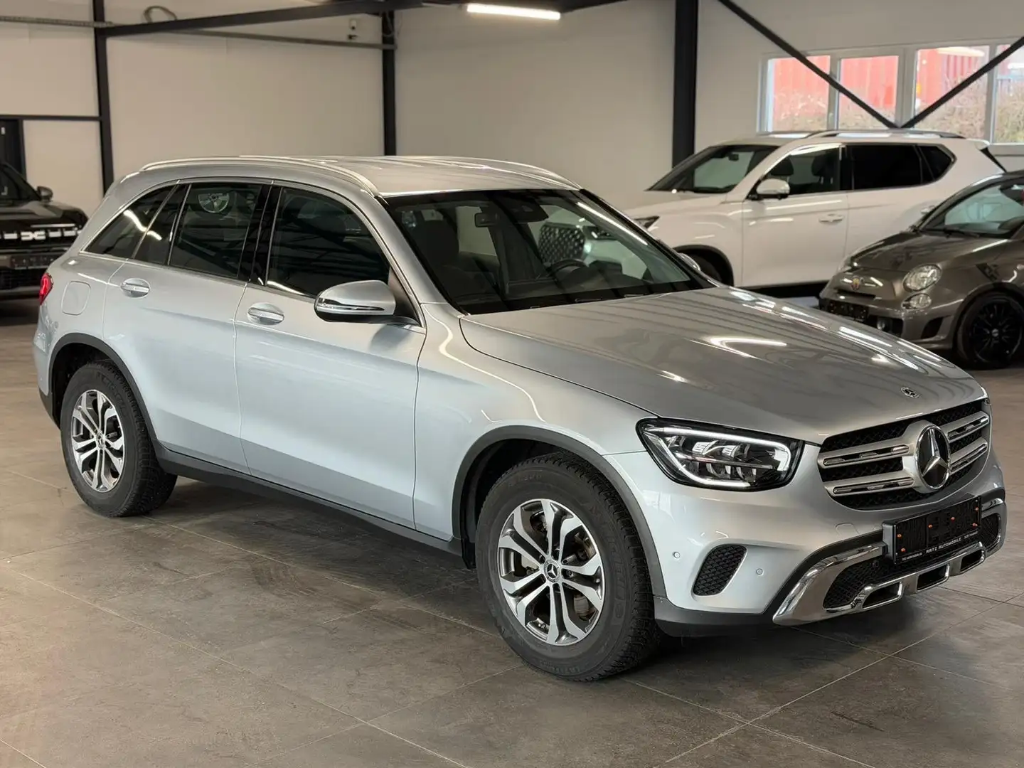 Mercedes-Benz GLC 200 Business 4Matic NAVI+LED+KAM+EL.HECK+SHZ Silber - 2