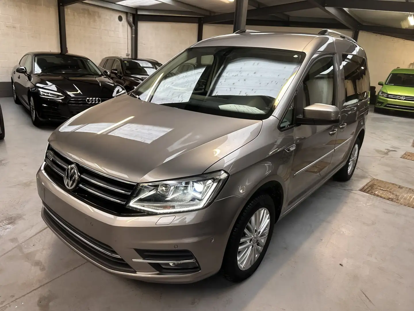 Volkswagen Caddy CNG 1.4 TGI Comfortline DSG Bronze - 2