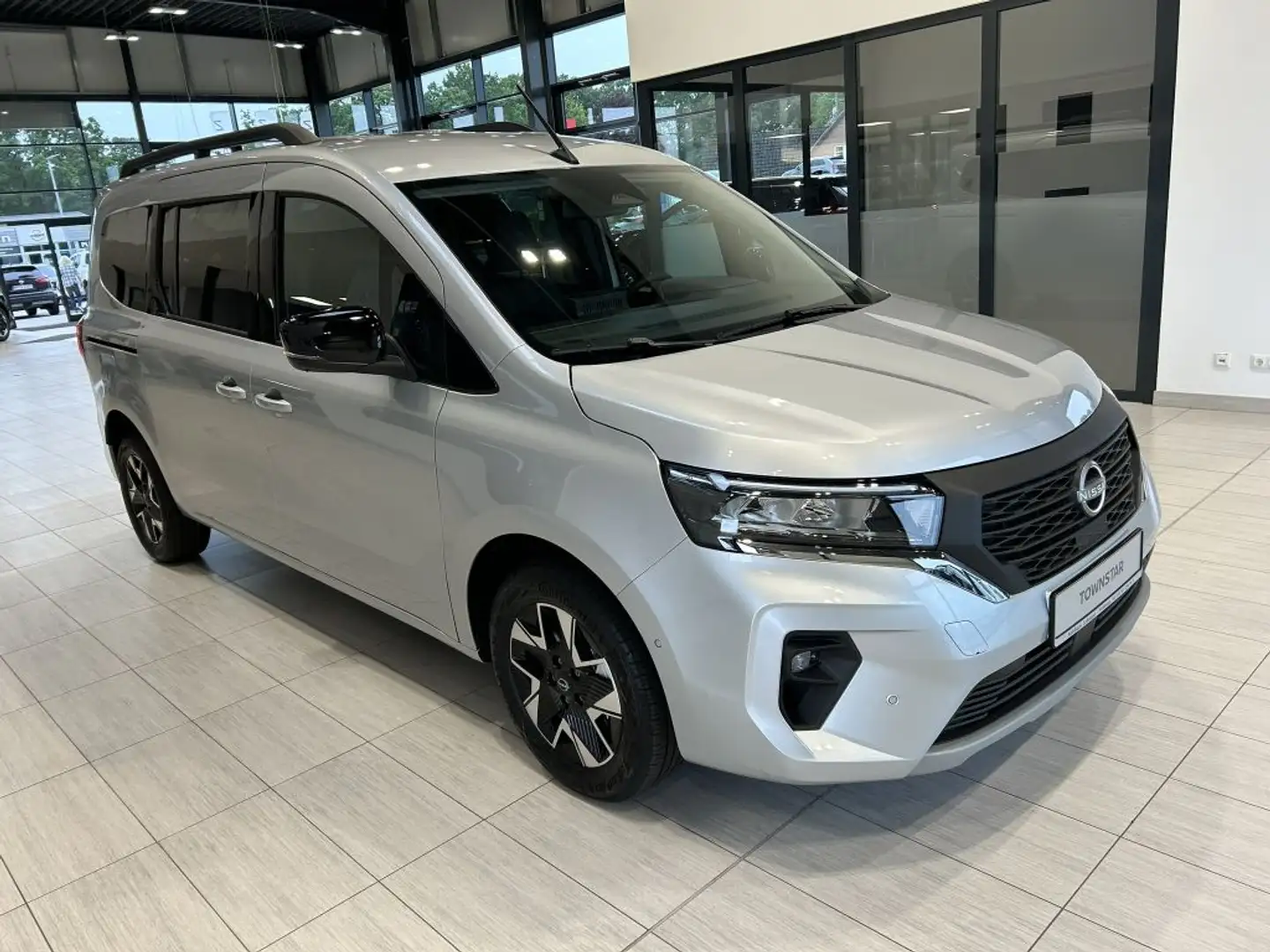 Nissan Townstar DIG-T 130 Aut. Kombi L2 N-Connecta Grau - 2