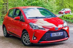 Toyota Yaris III (3) 100H HYBRID DYNAMIC 5P